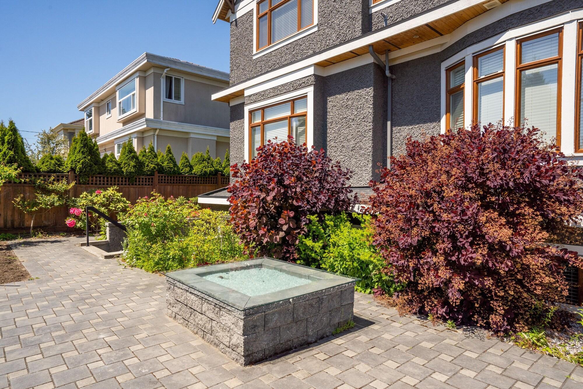 Vista Exterior Vancouver West Cozy Retreat by Host Launch