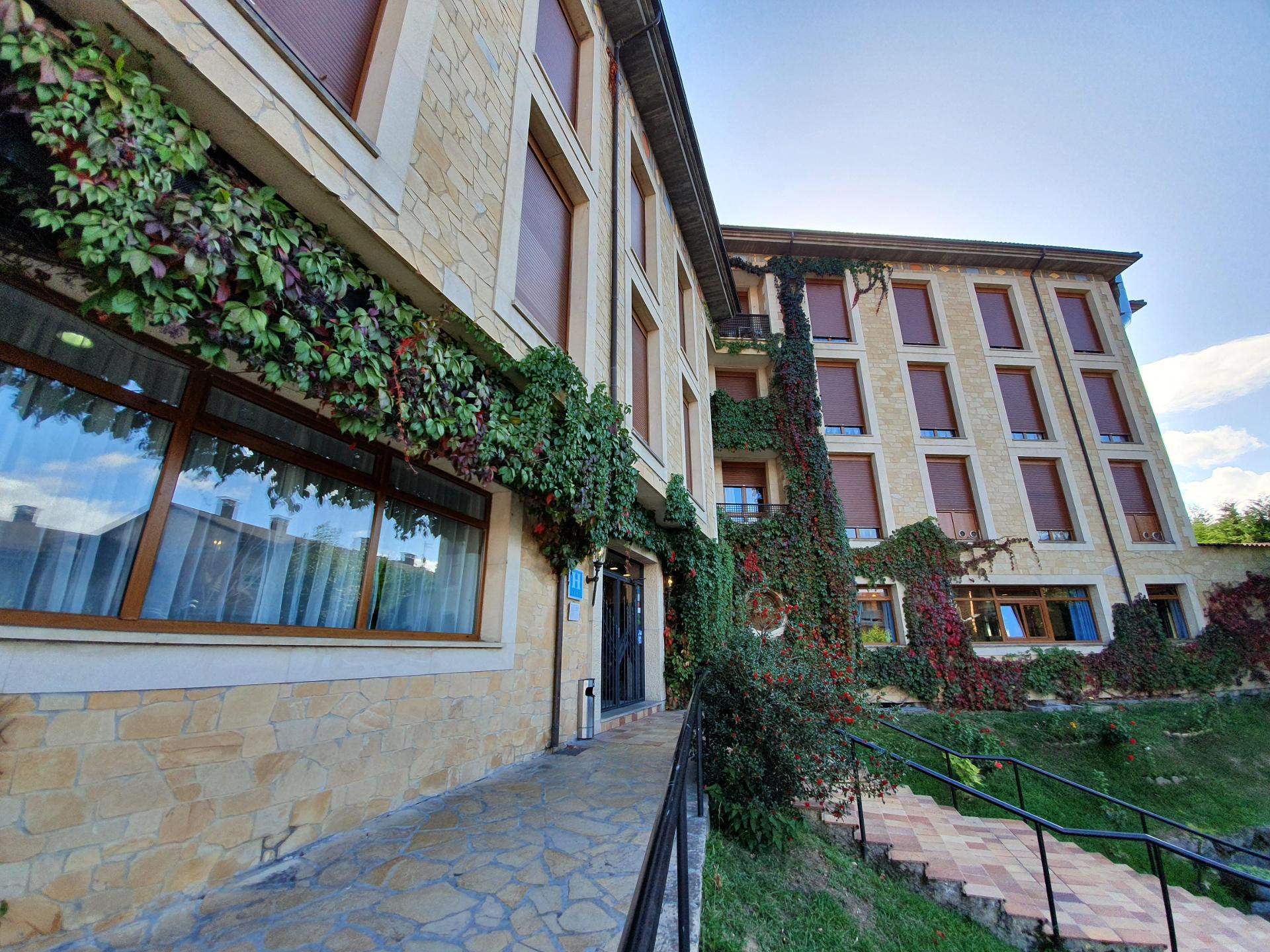 Vista Exterior Hotel Acebos Arriondas