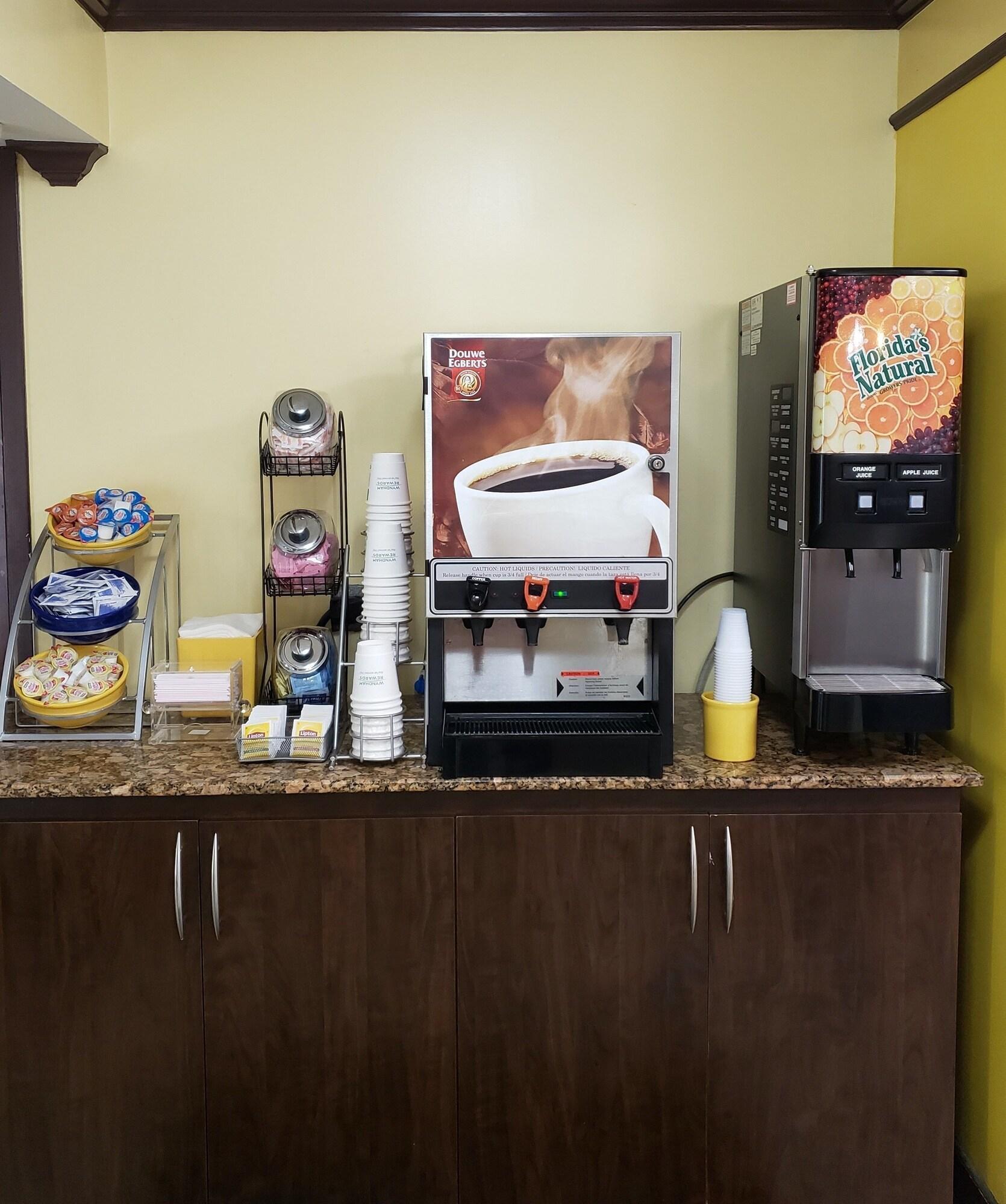 Bar/Salón Days Inn by Wyndham Florida City