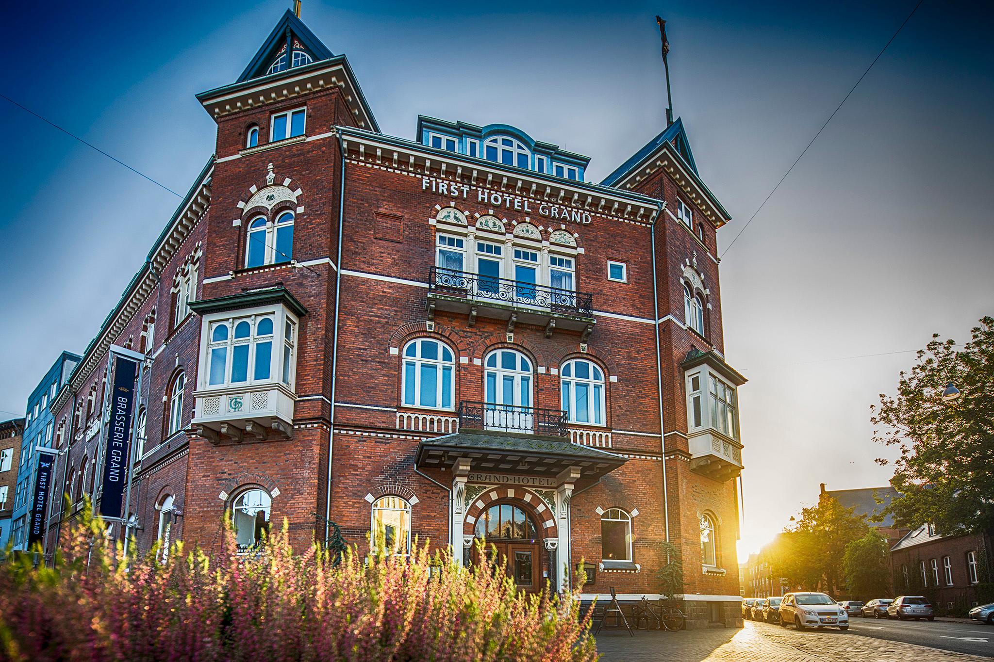 Vista Exterior First Hotel Grand Odense