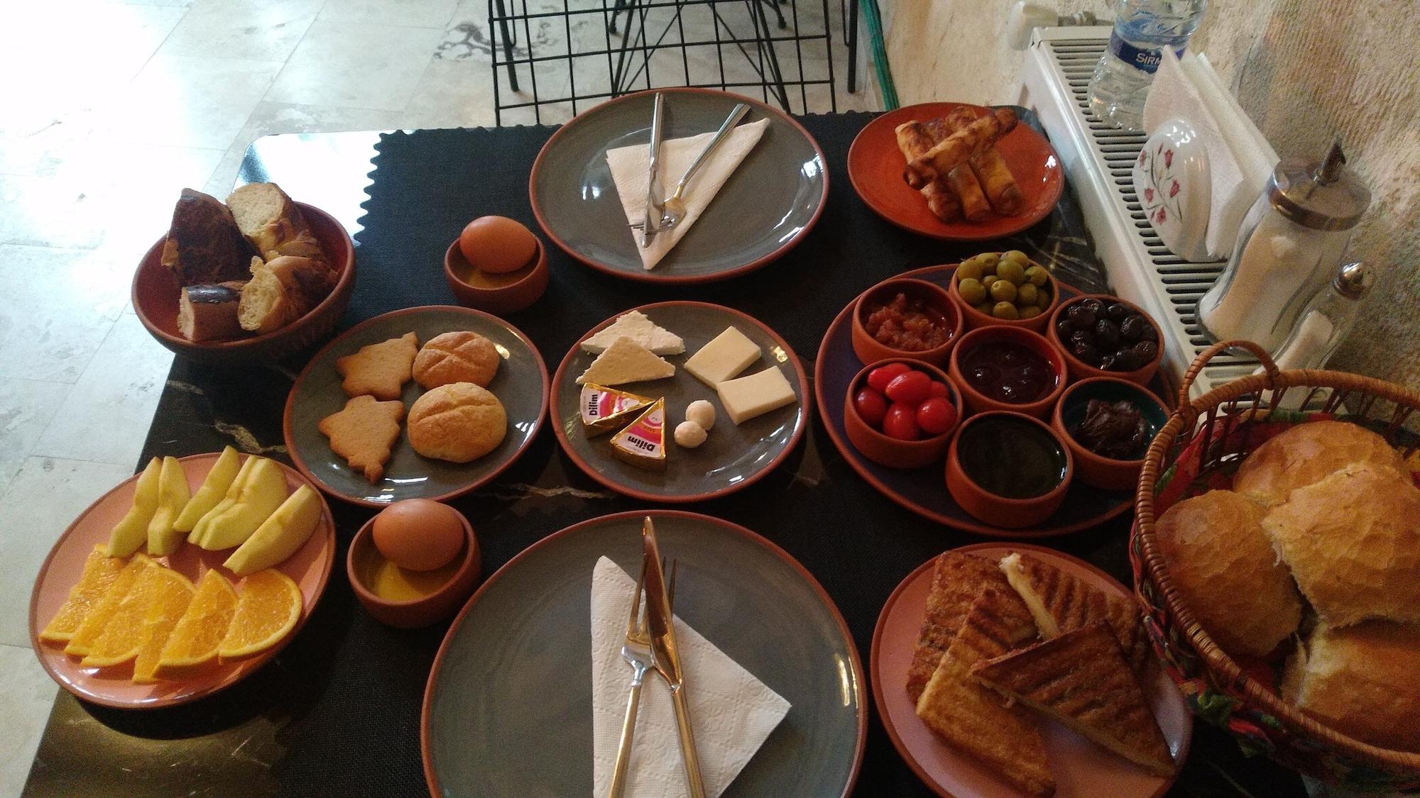 Restaurant Avlu Cave House