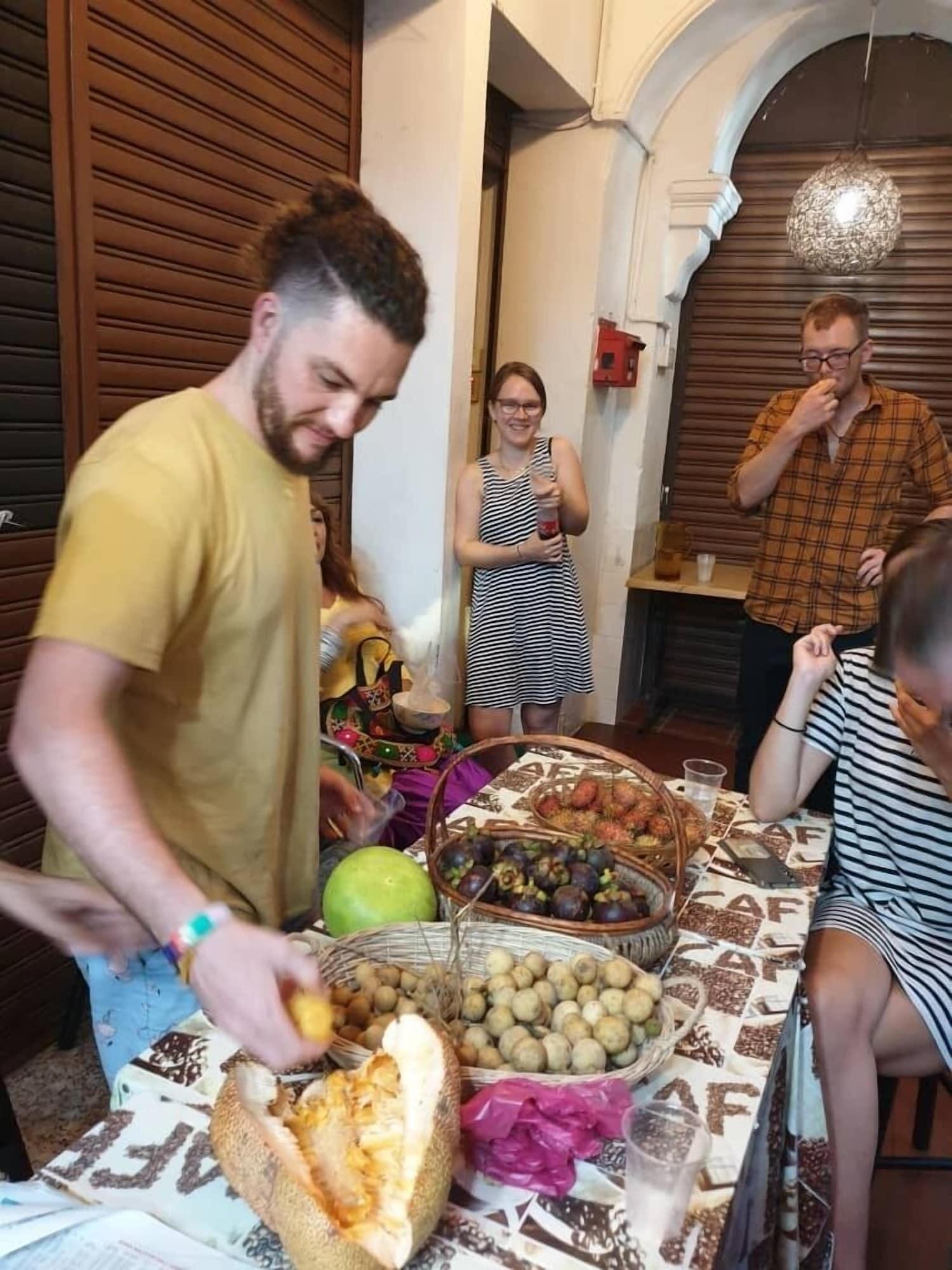 Restaurant Cocoa Mews Cafe & Homestay - Hostel