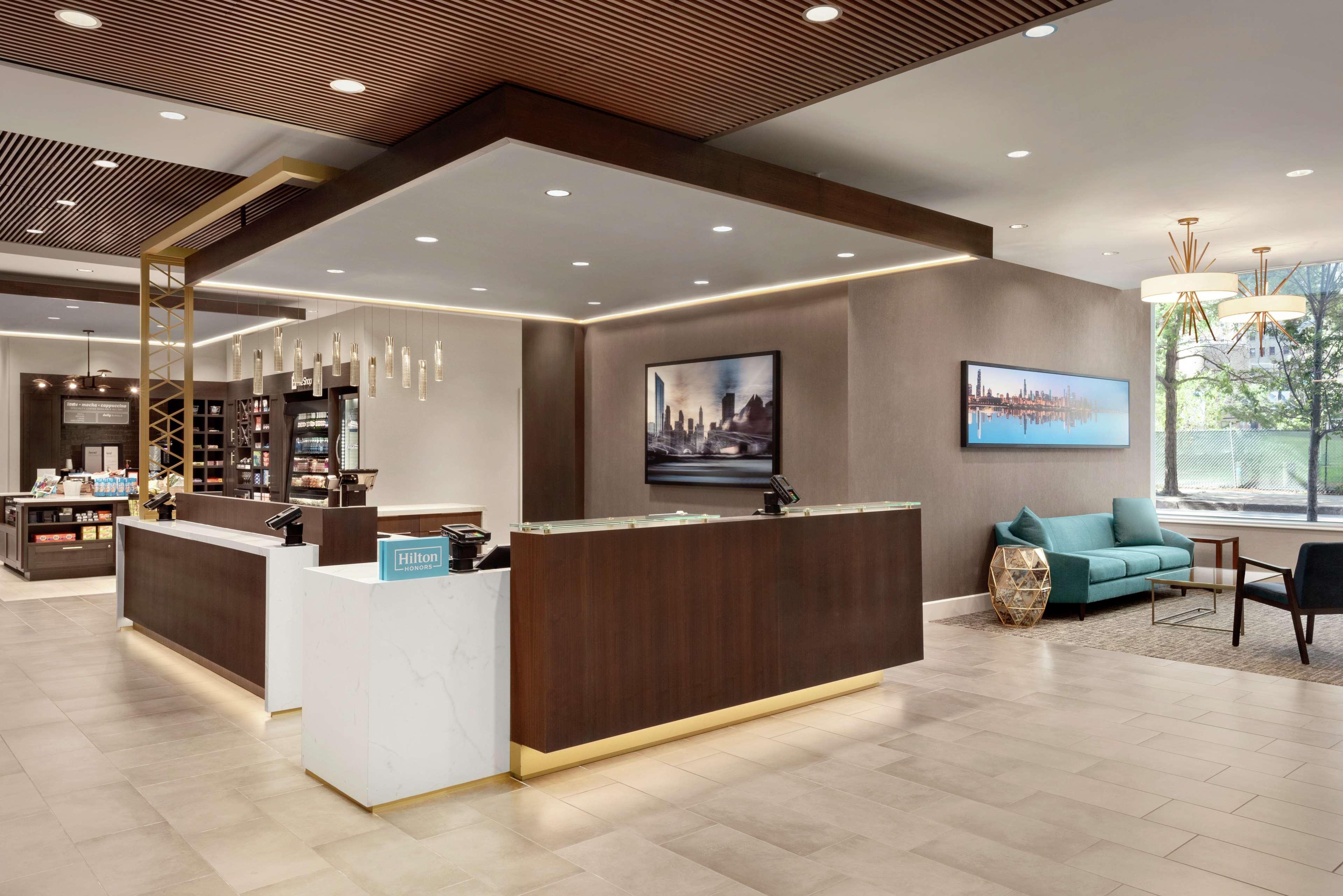 Vista Lobby Hilton Garden Inn Chicago Downtown South Loop