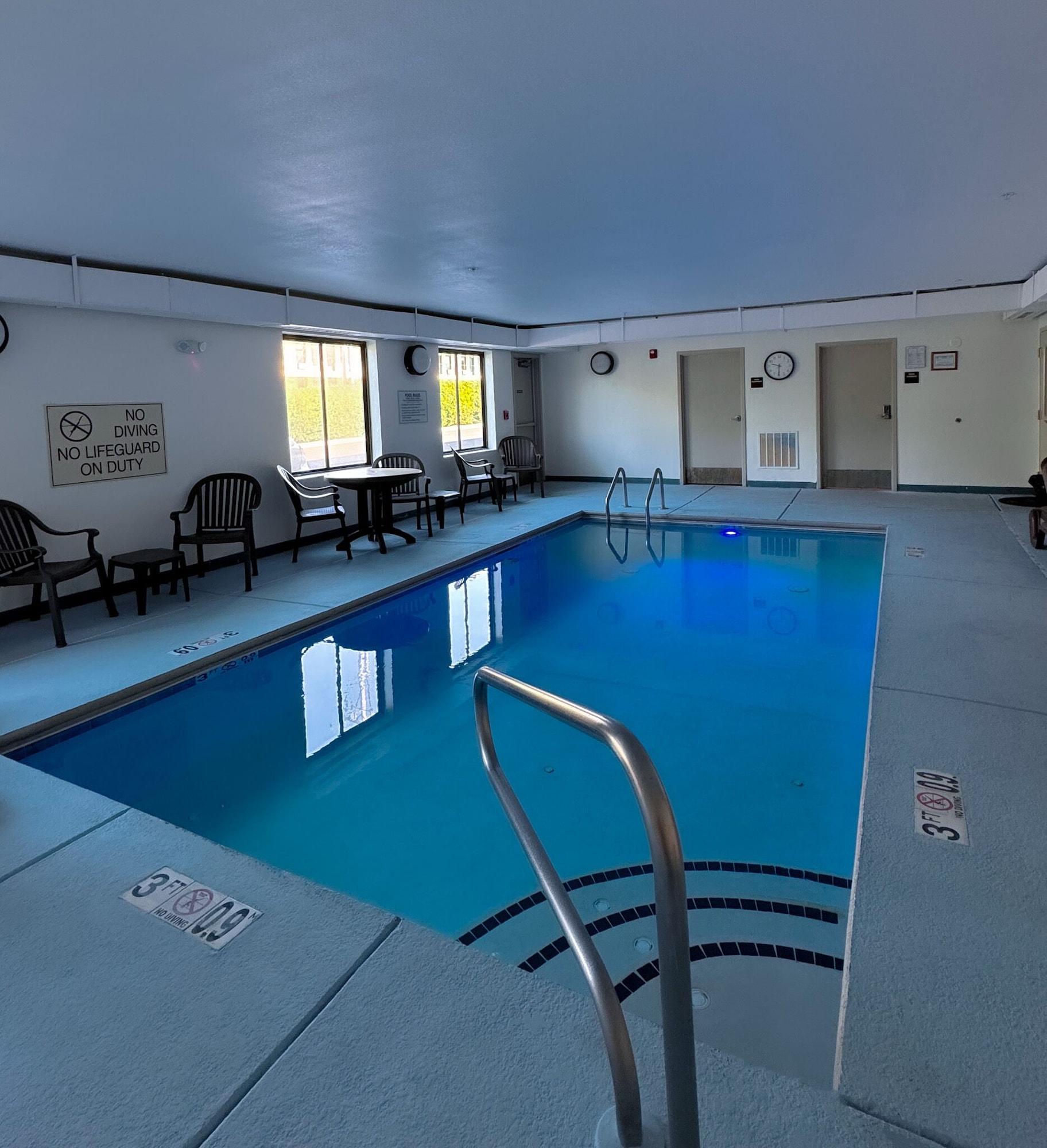 Vista Piscina Sleep Inn & Suites Manchester near Arnold AFB