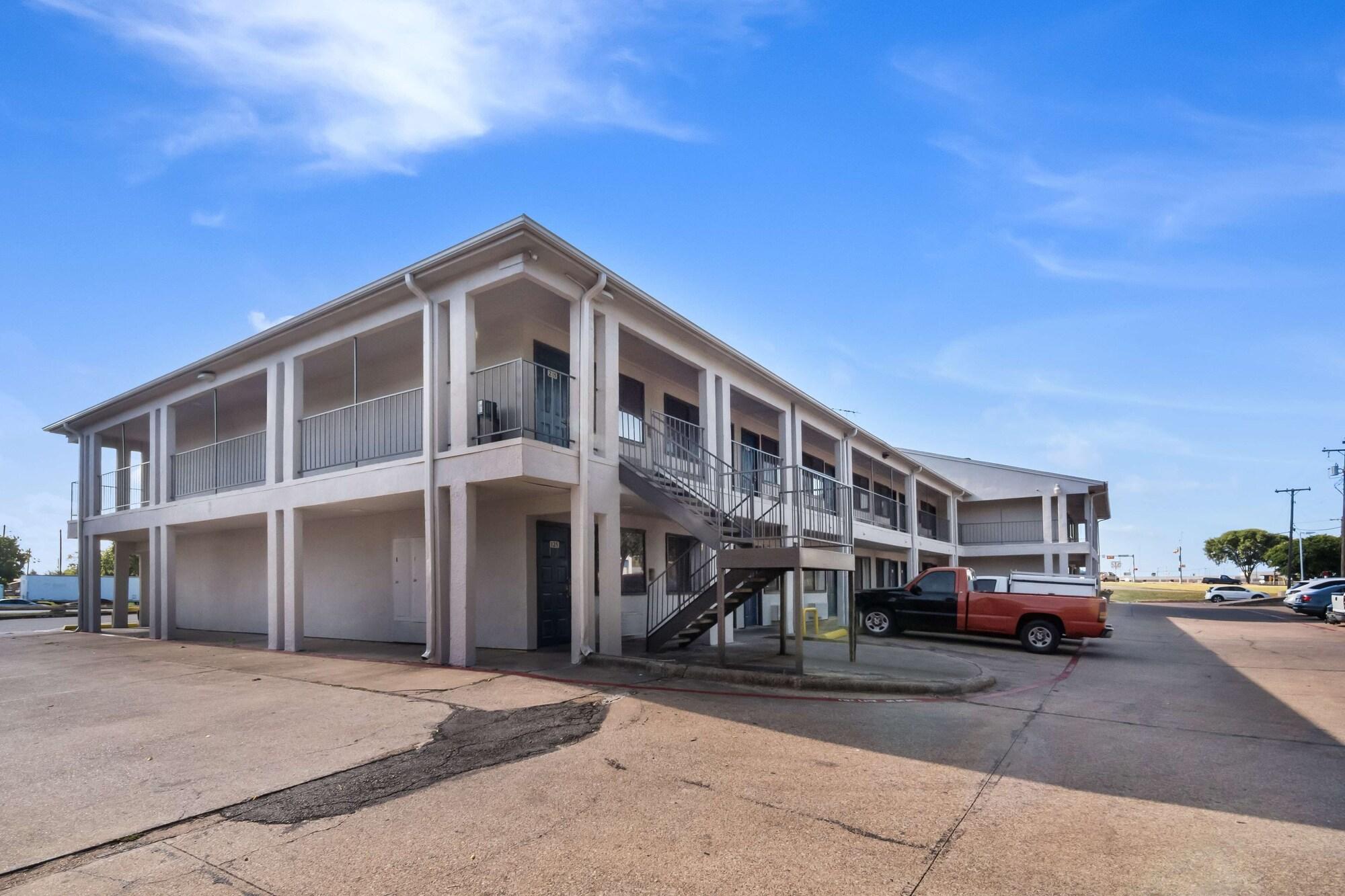 Vista Exterior Motel 6 Irving, TX - Loop 12