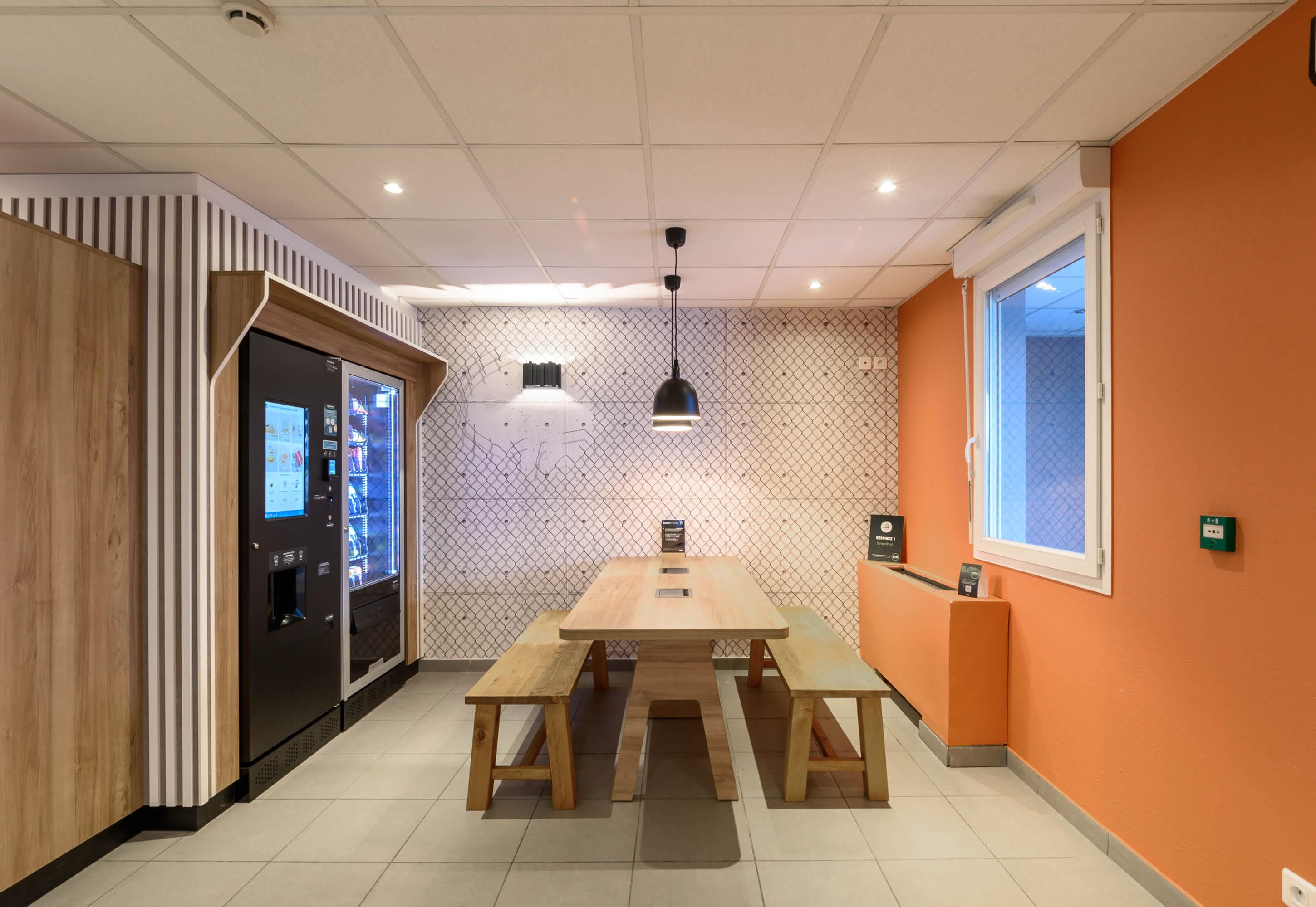 Vista do lobby B&B HOTEL Compiègne Thourotte