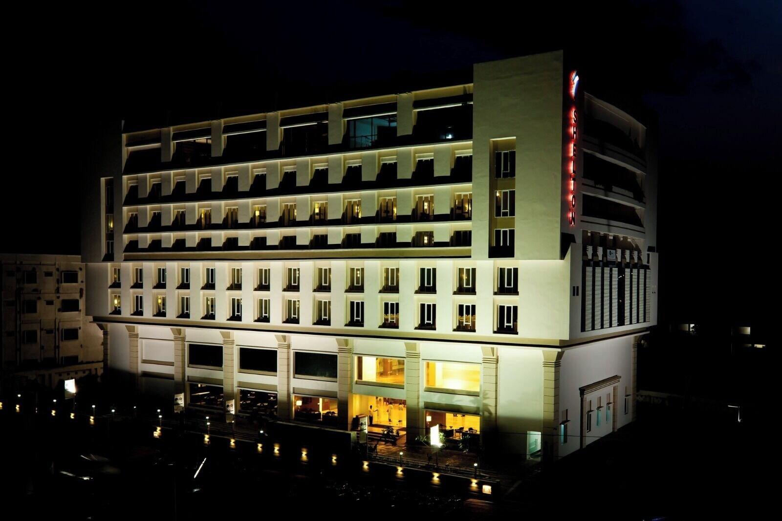 Varios Hotel Shelton Rajamahendri