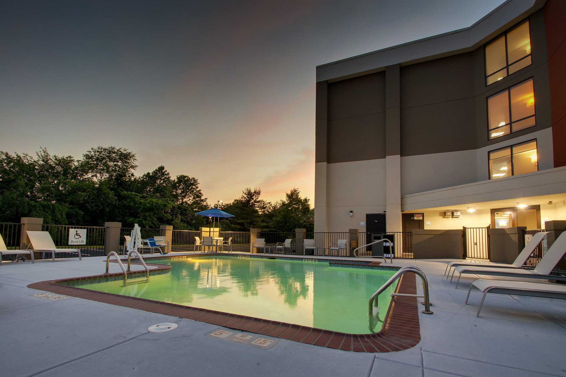 Vista Piscina Holiday Inn Express Voorhees - Mt. Laurel