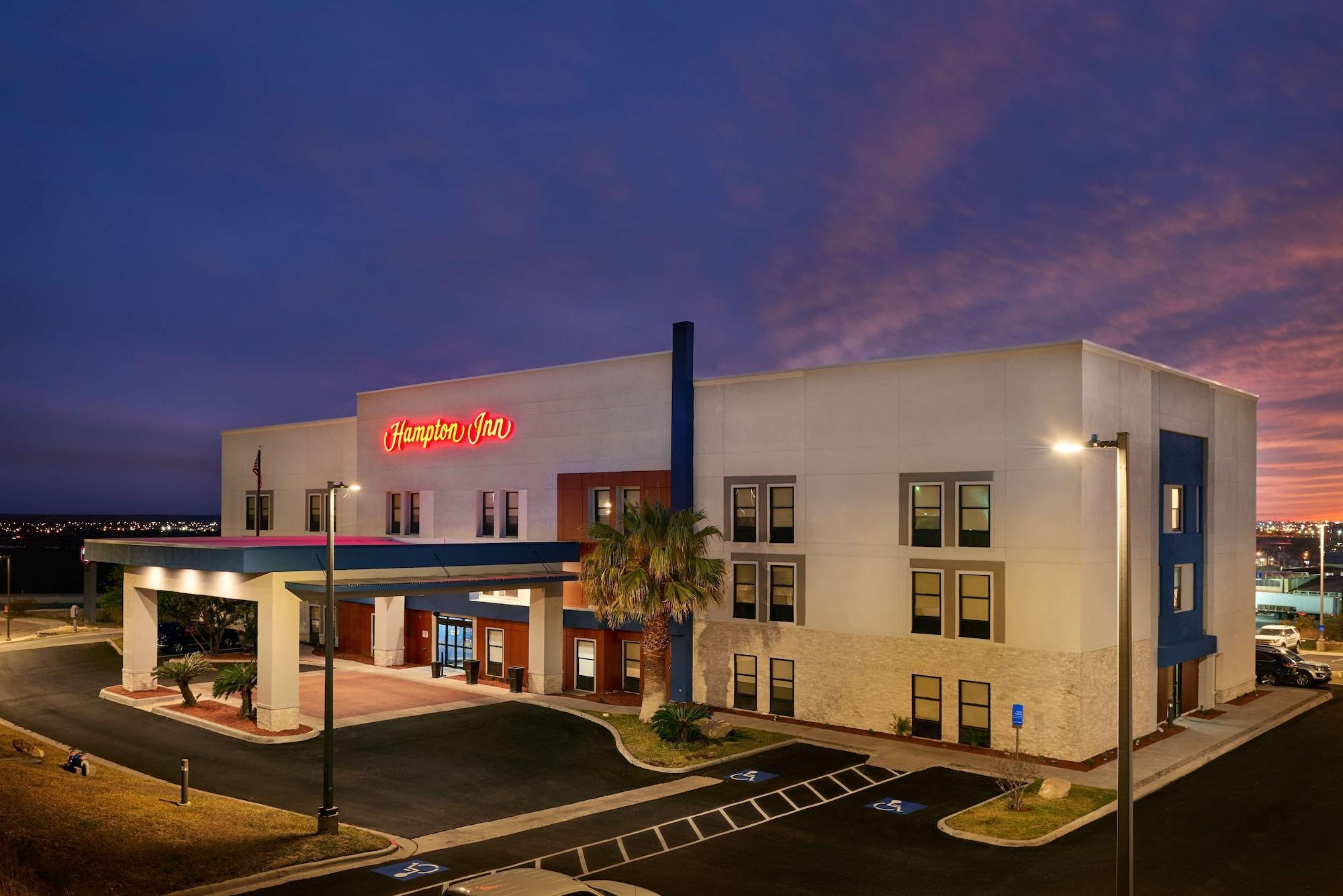 Vista Exterior Hampton Inn by Hilton Eagle Pass
