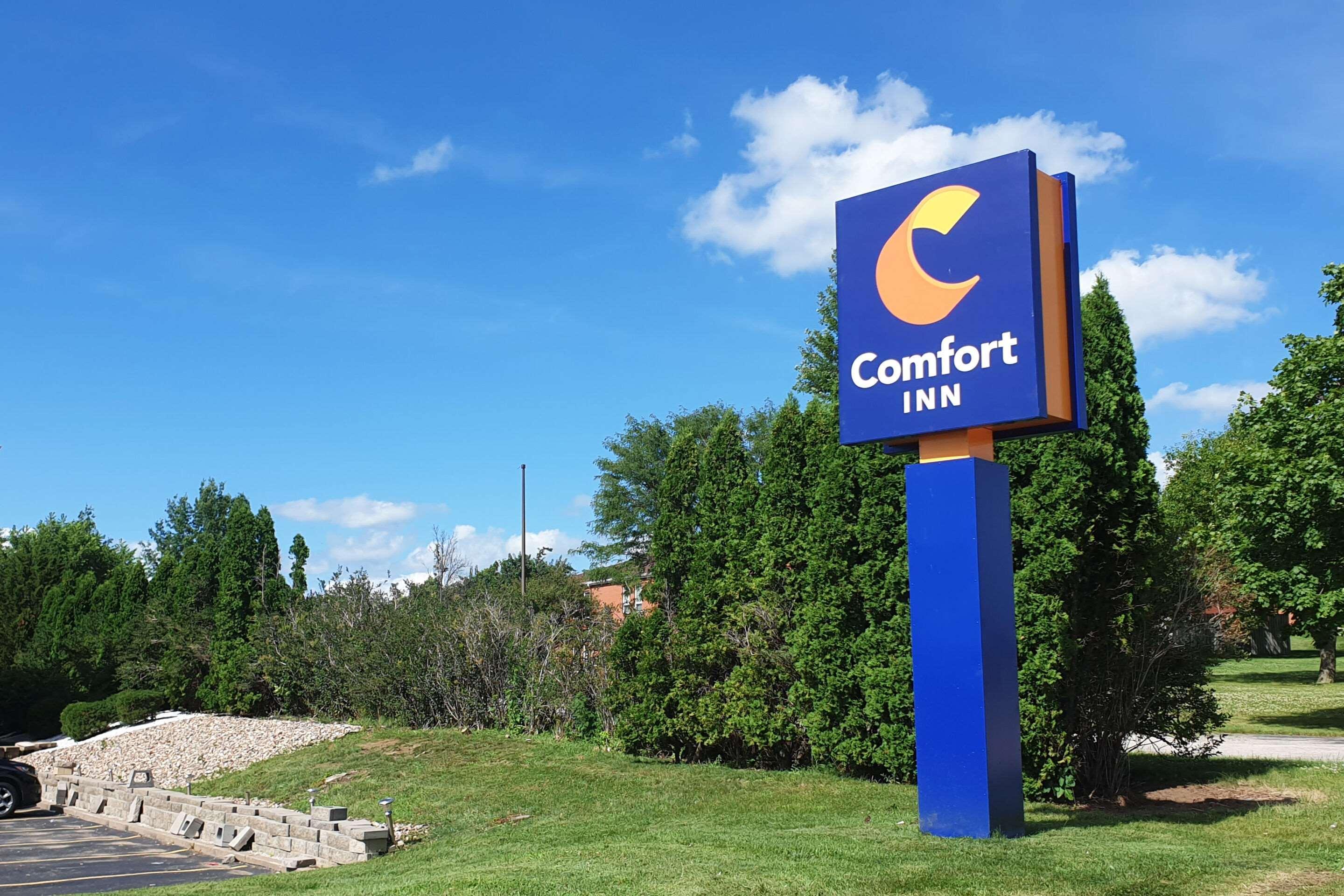 Vista Exterior Comfort Inn Muscatine near Hwy 61