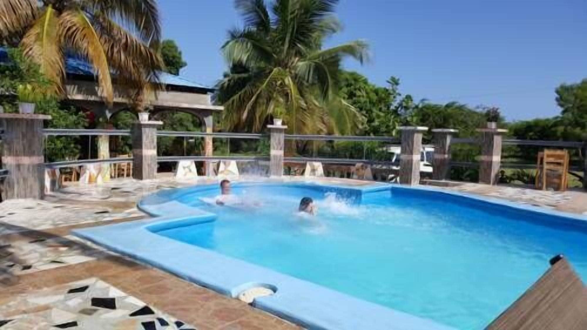 Varios Rollanda Hotel