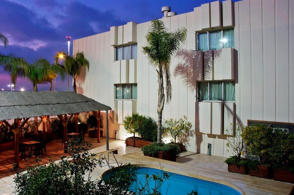 Vista Exterior Tryp Azafata