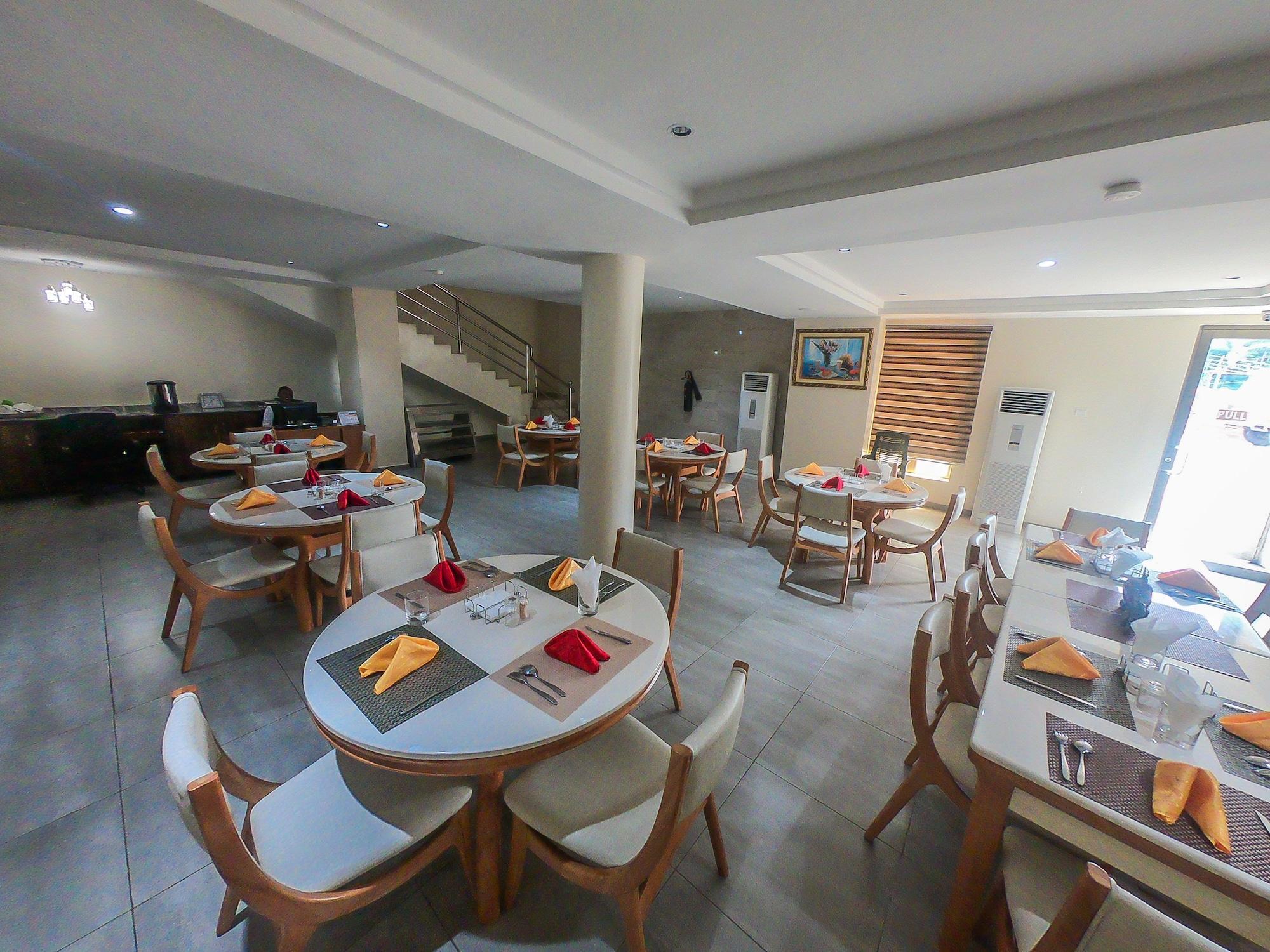 Restaurant Maxbe Continental Hotel
