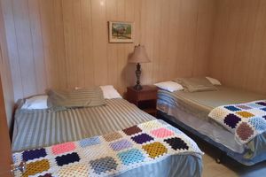 Alquiler Temporario - 3 bedroom cabin on Crow Lake at Bull Moose Lodge. Pet friendly