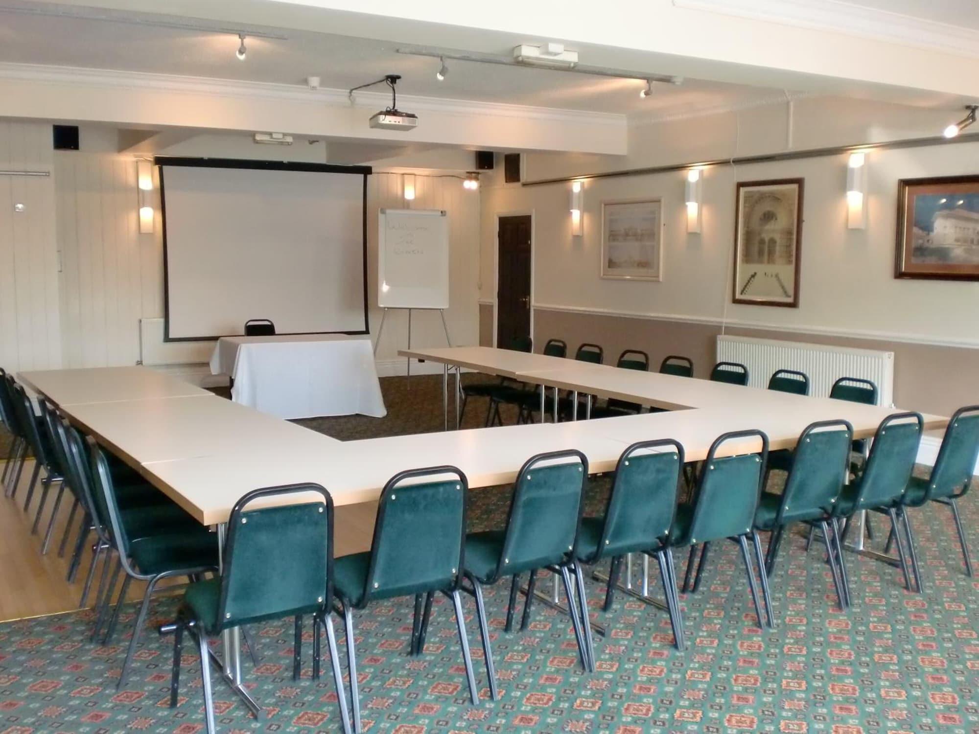 Sala de Reuniones The Raven Hotel by Greene King Inns