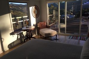 Alquiler Vacacional - Mountaintop open home living-pool, hot tub & views!