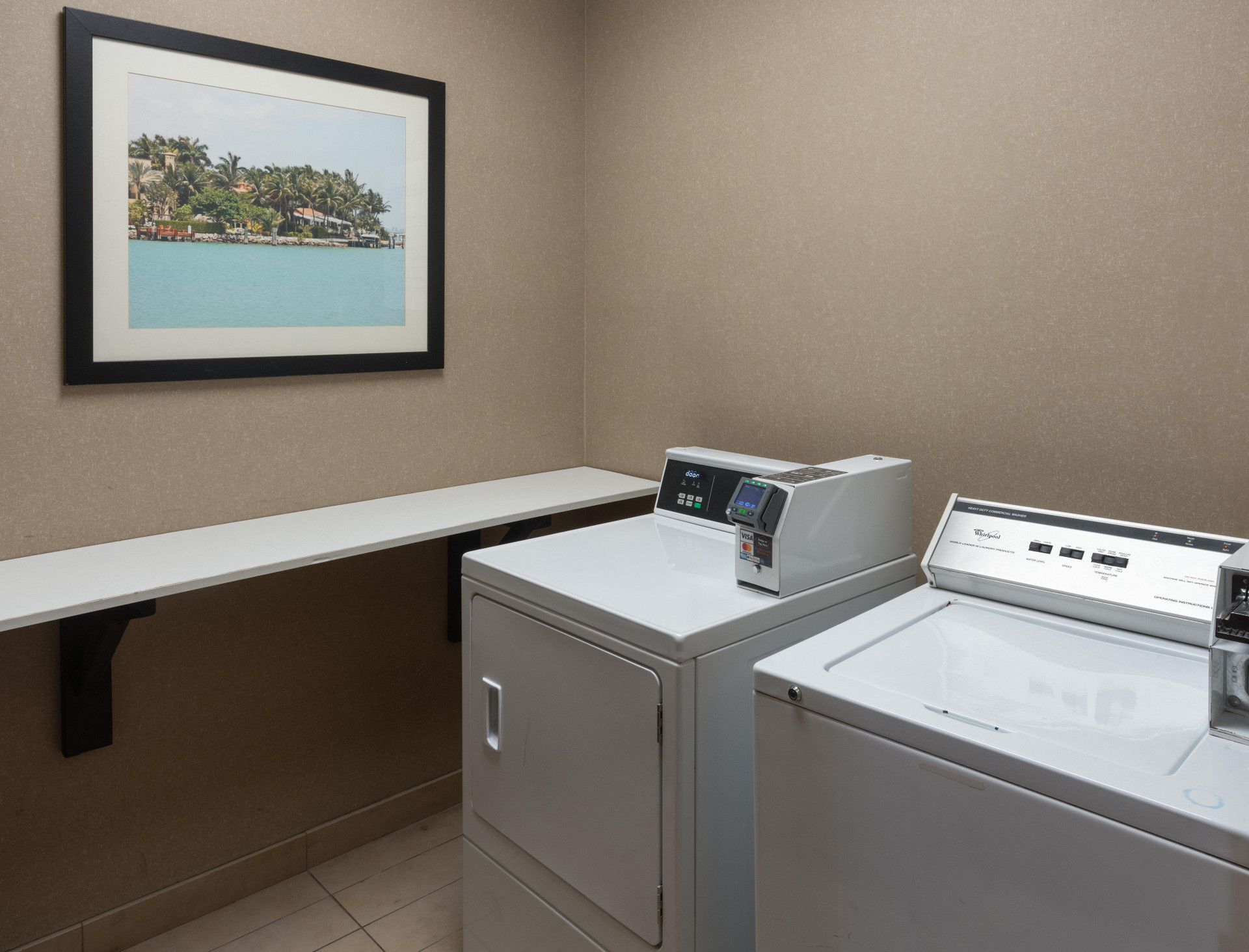 Vista Exterior Holiday Inn Express Miami Airport Blue Lagoon Area by IHG