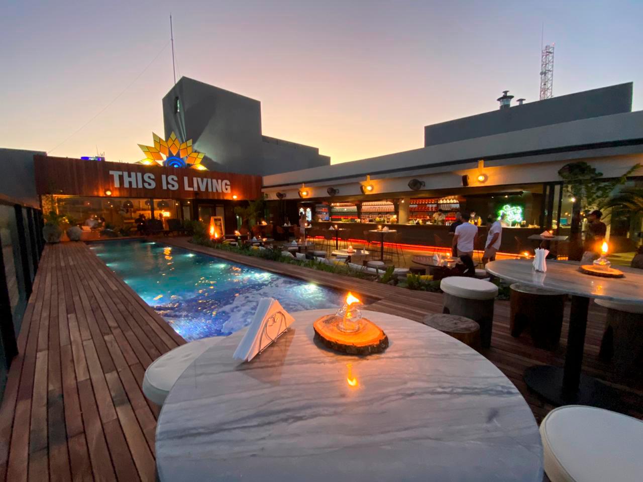 Bar/Salón Five Hotel & Residences