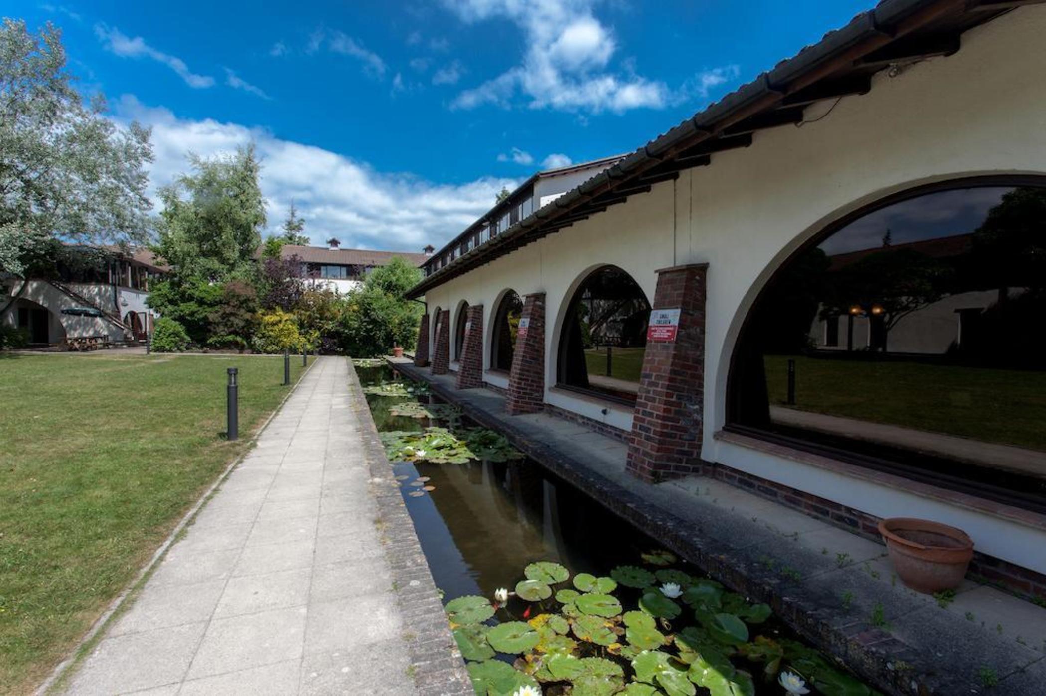 Vista Exterior Europa Gatwick Hotel & Spa