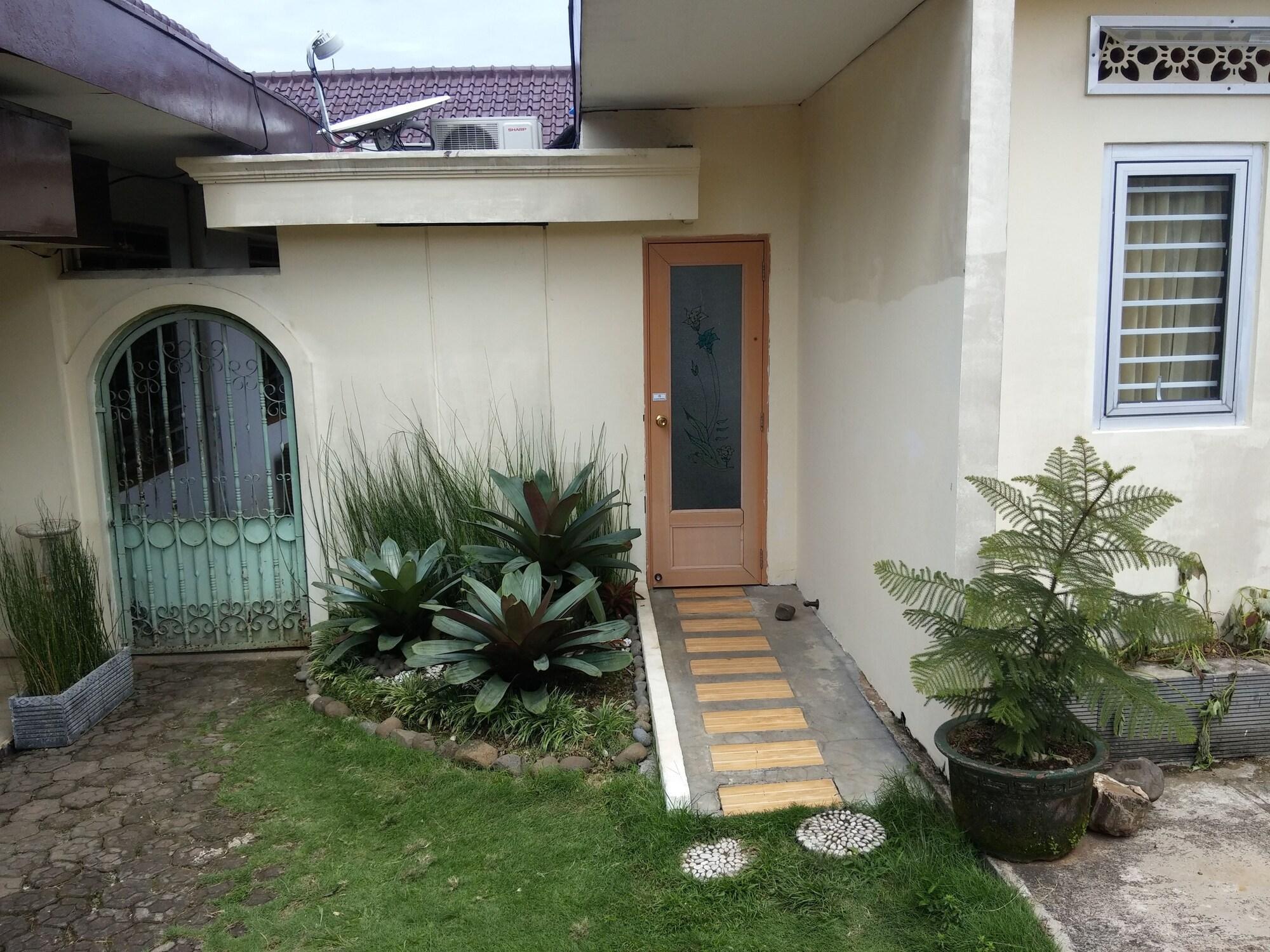 Vista Exterior Gio Guesthouse Bogor