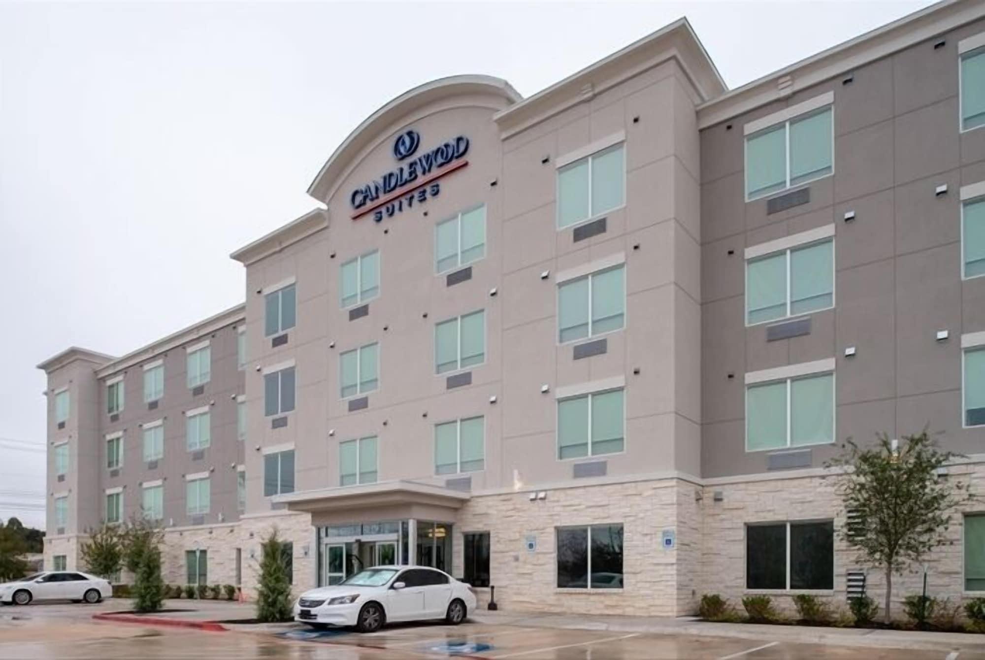 Vista Exterior Candlewood Suites Austin Airport by IHG