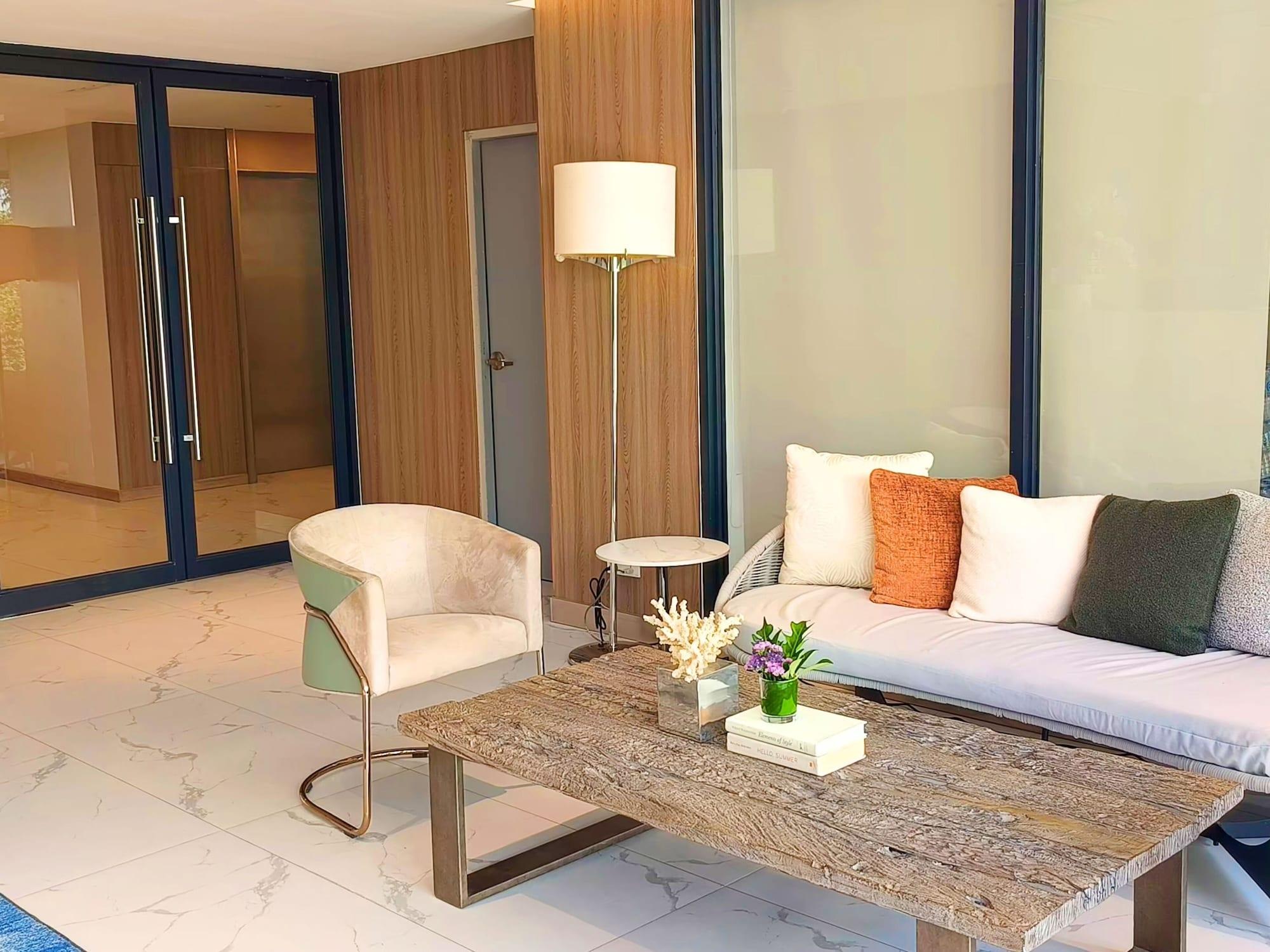 Vista Lobby Laya Suites & Residences