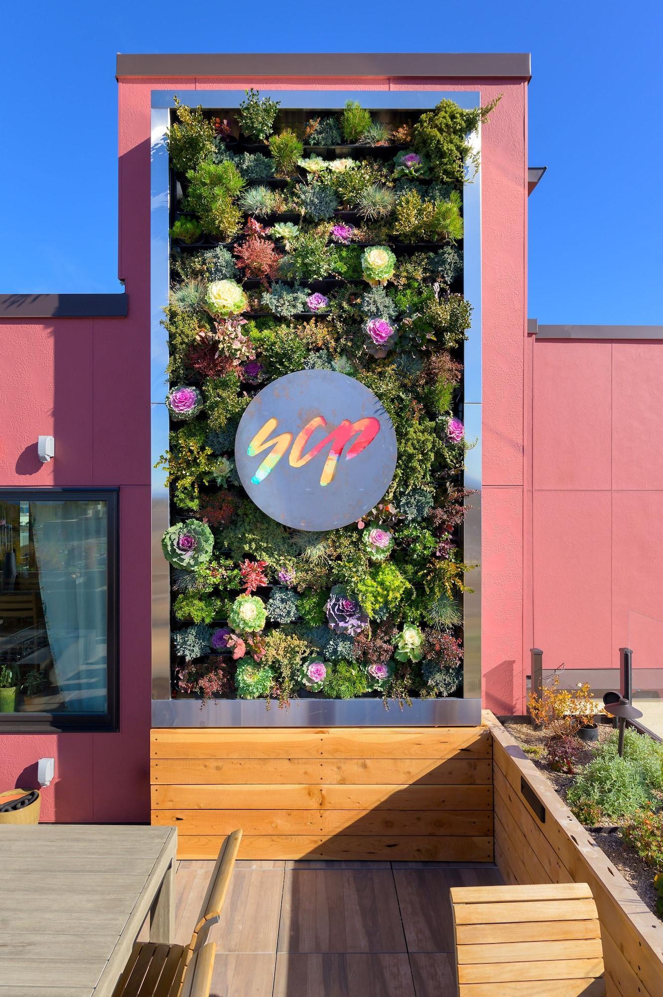 Varios Scp Hotel Redmond