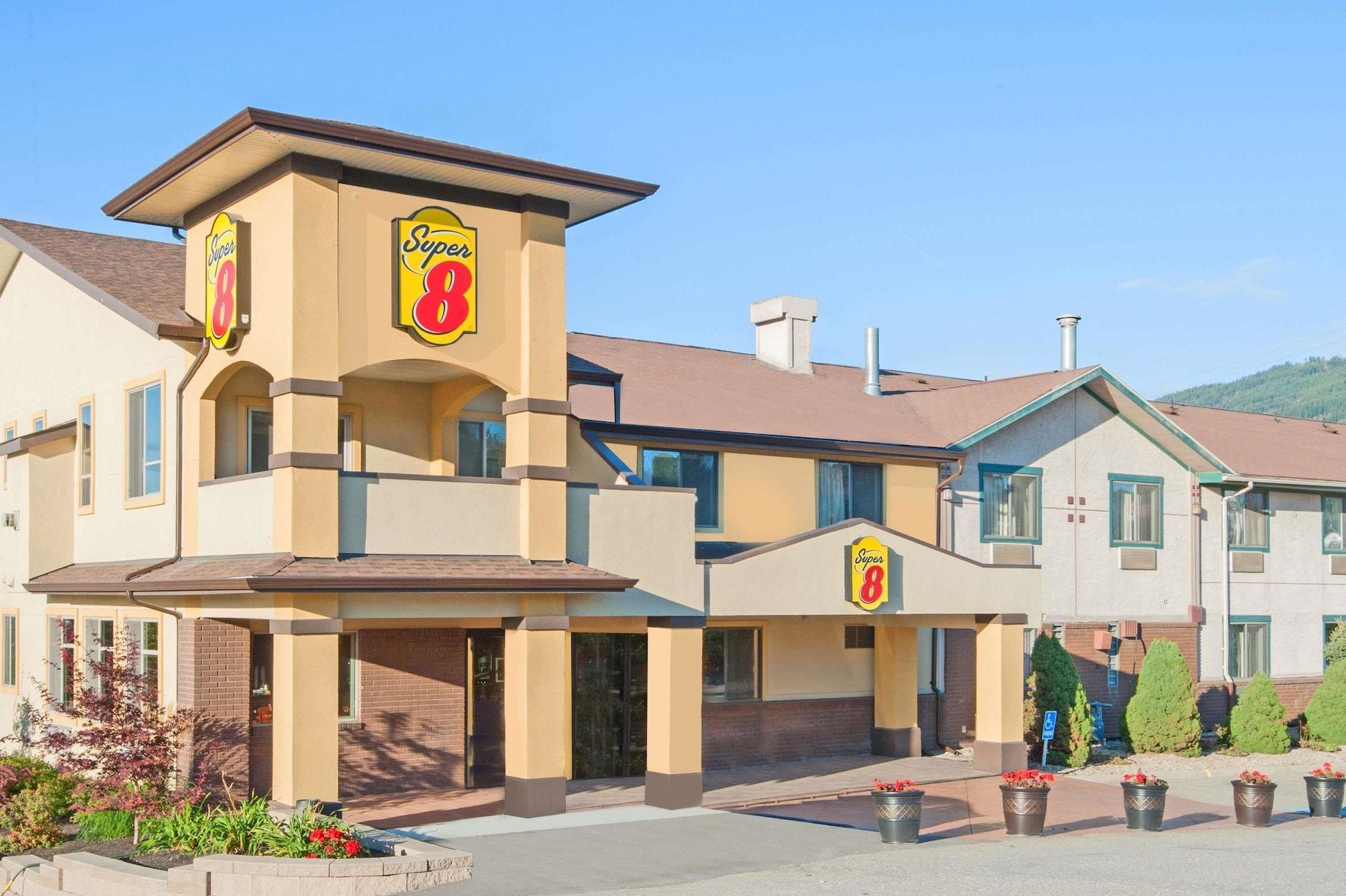 Varios Super 8 by Wyndham Salmon Arm