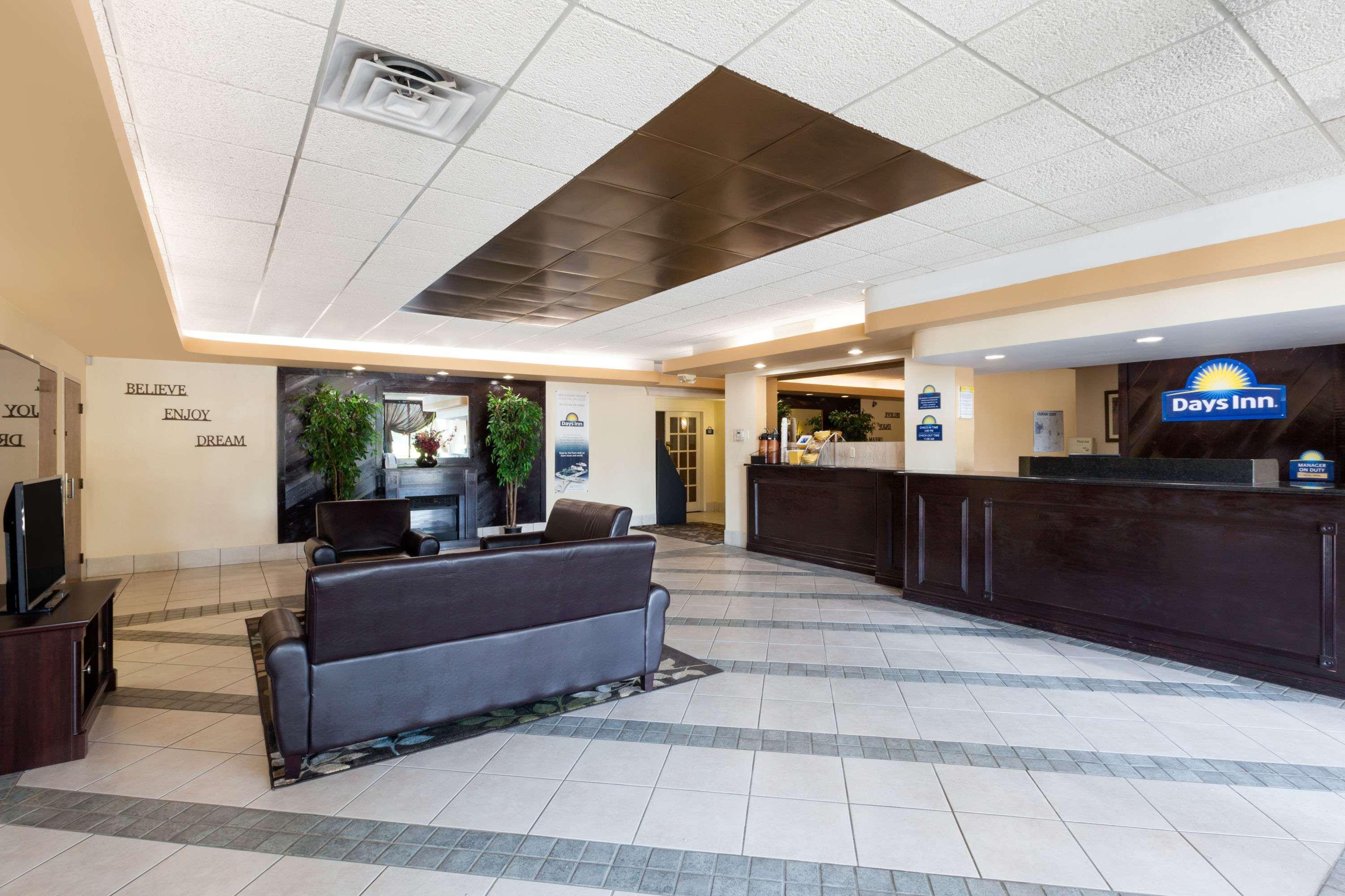 Vista Lobby Days Inn by Wyndham Albion