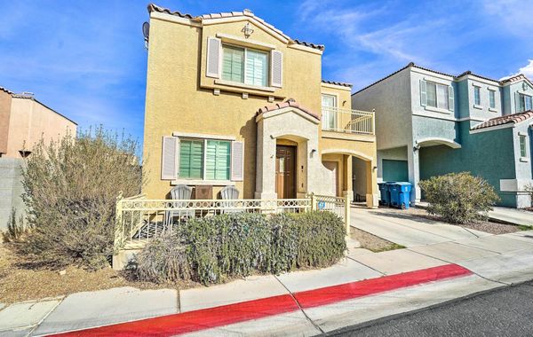 Stylish House w/ Patio, 8 Mi to Vegas Strip! - Hoteles 3 estrellas en Las Vegas, Nevada
