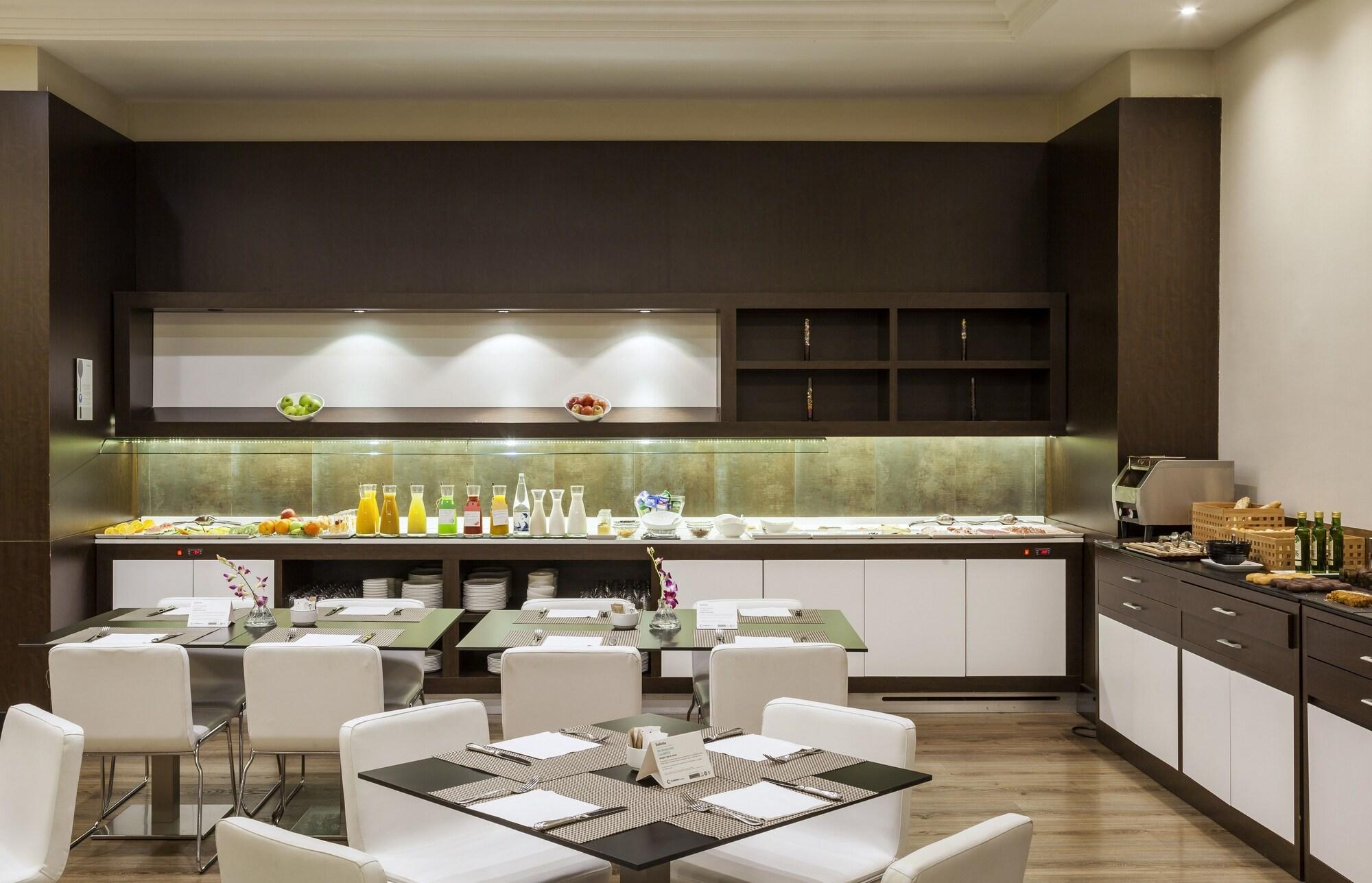 Restaurant Hotel ILUNION Suites Madrid