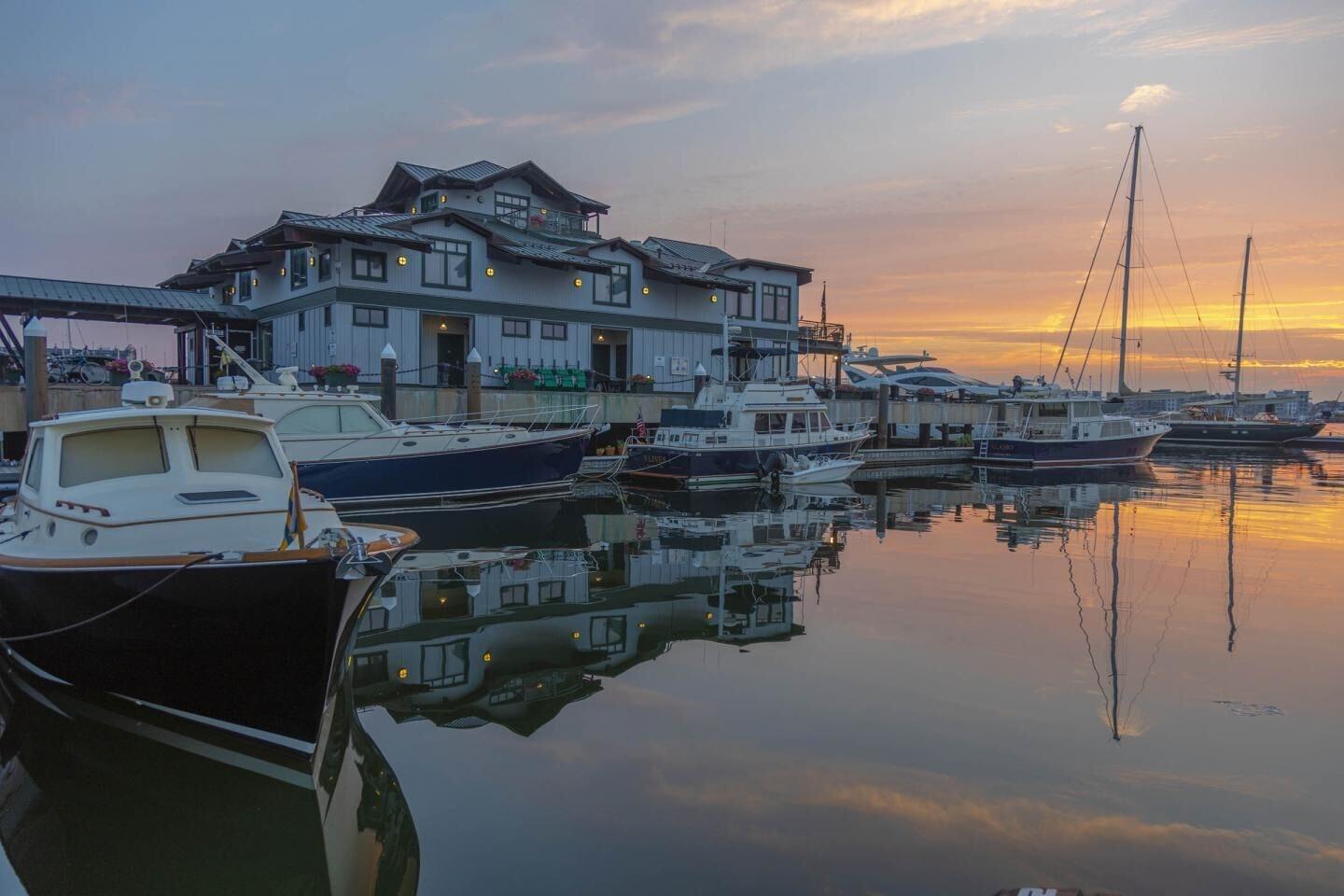 Vista Exterior Boston Yacht Haven Inn & Marina