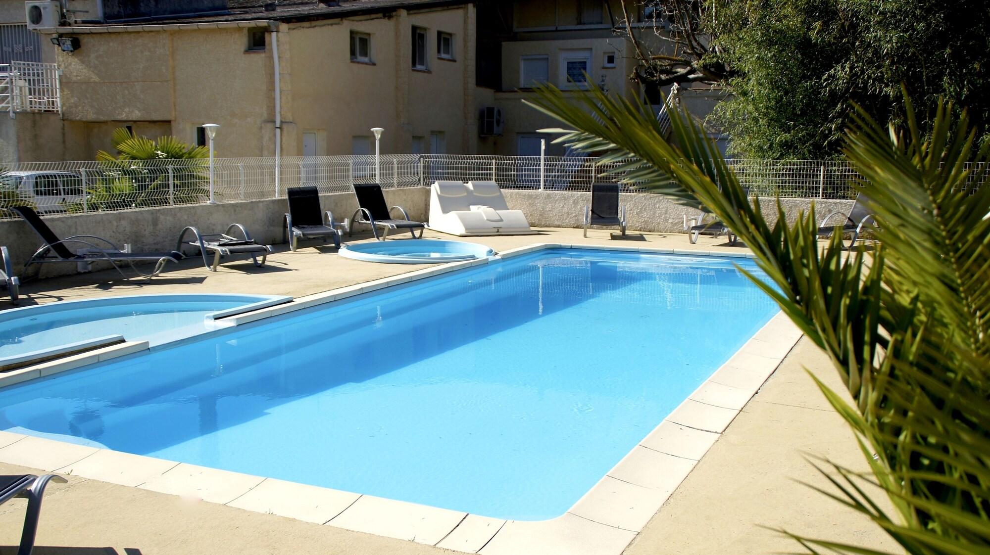 Vista Piscina Logis Hotel Bellevue