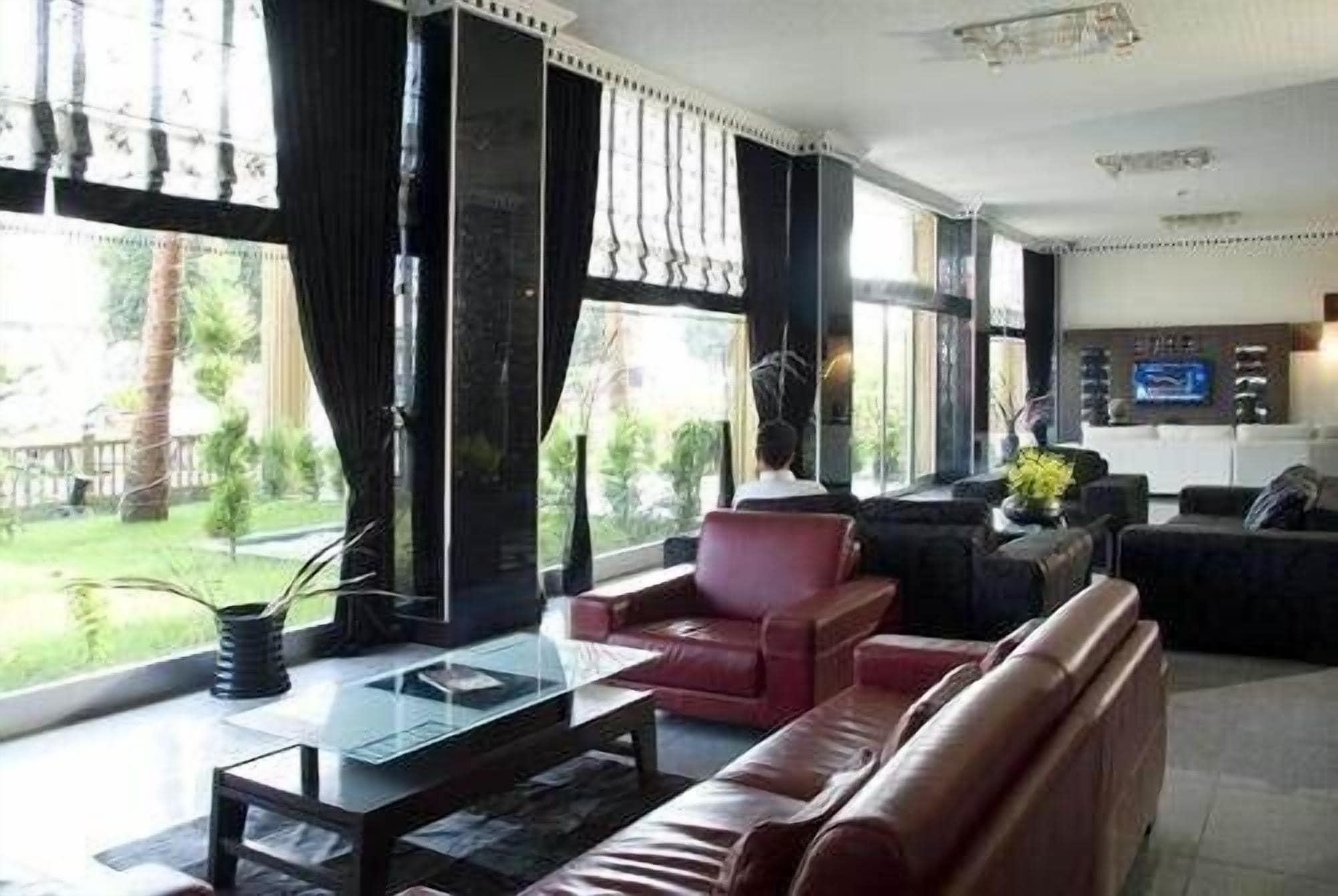 Vista Lobby Airport Hotel
