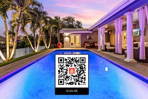 Alquiler Vacacional - Spacious WATERFRONT villa, heated salt water pool, very central, beach 5 min