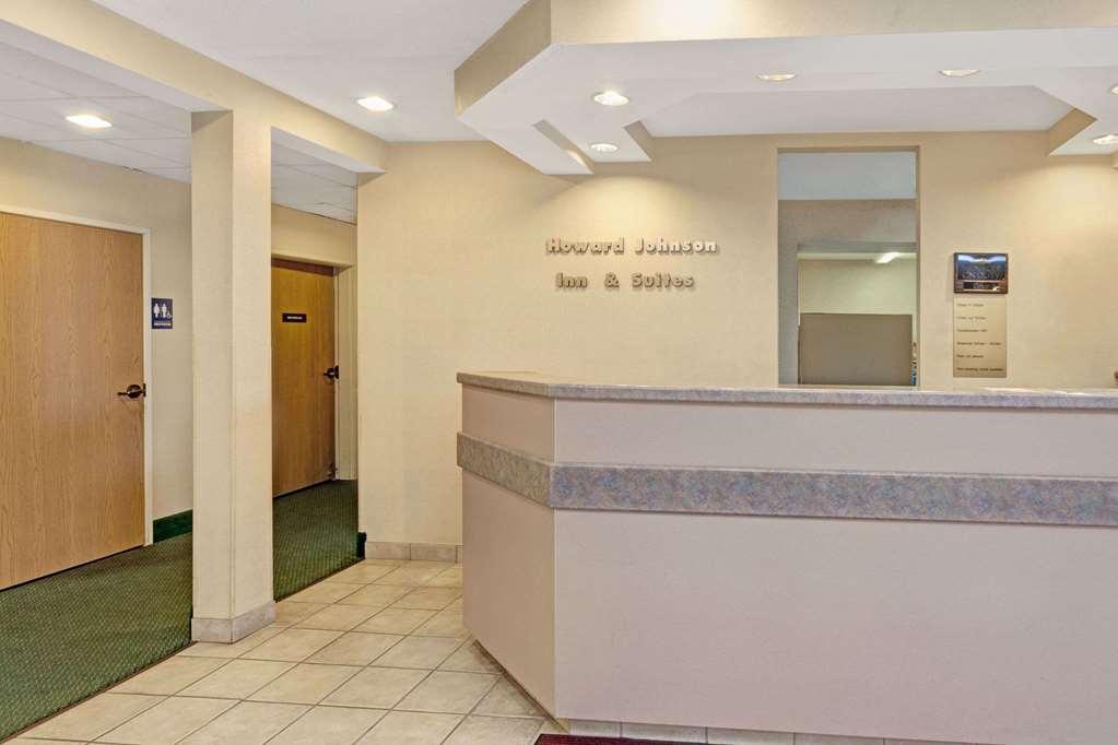 Vista Lobby Howard Johnson Elk Grove Villa Hotel & Suites