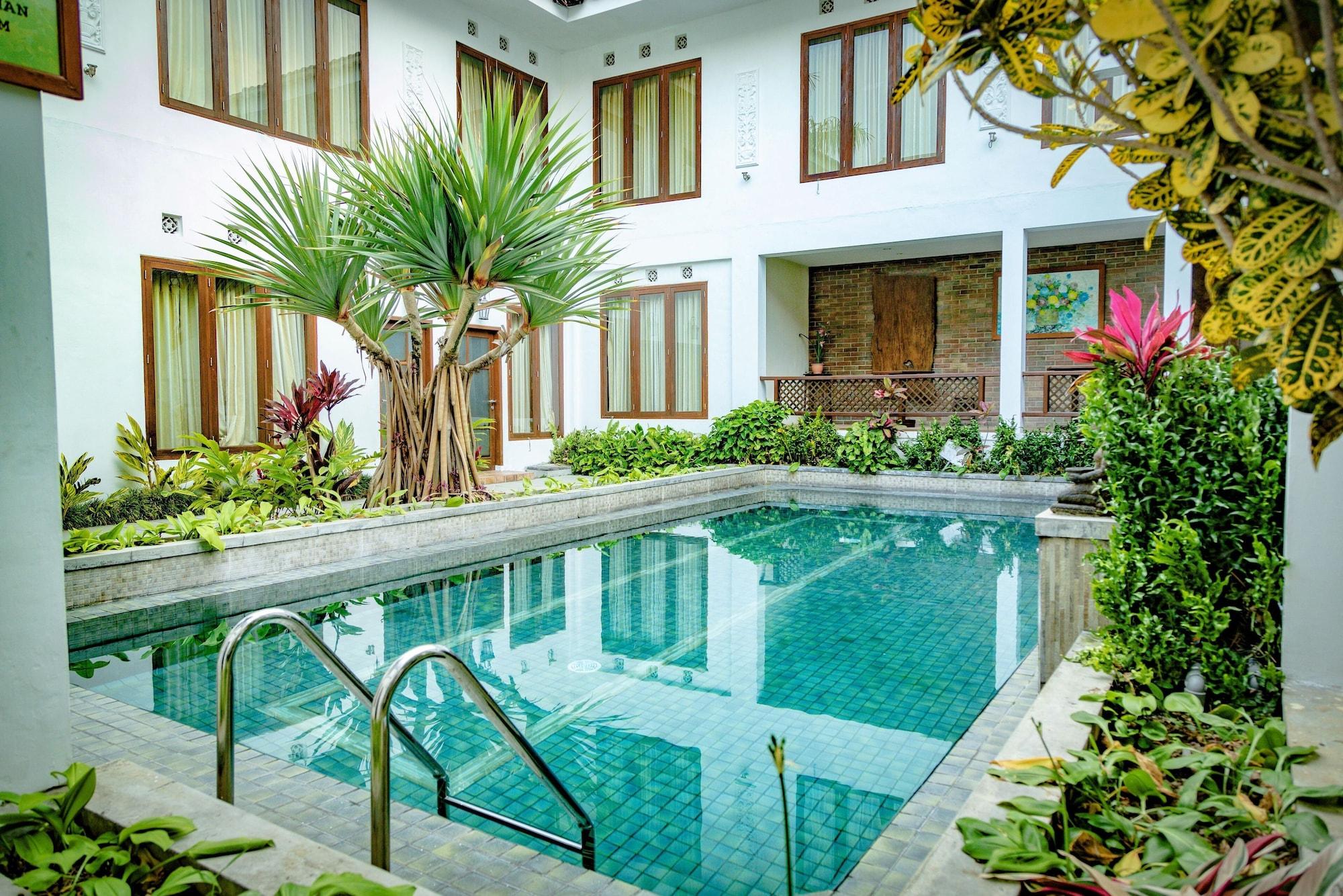 Varios Hotel Gradia 2