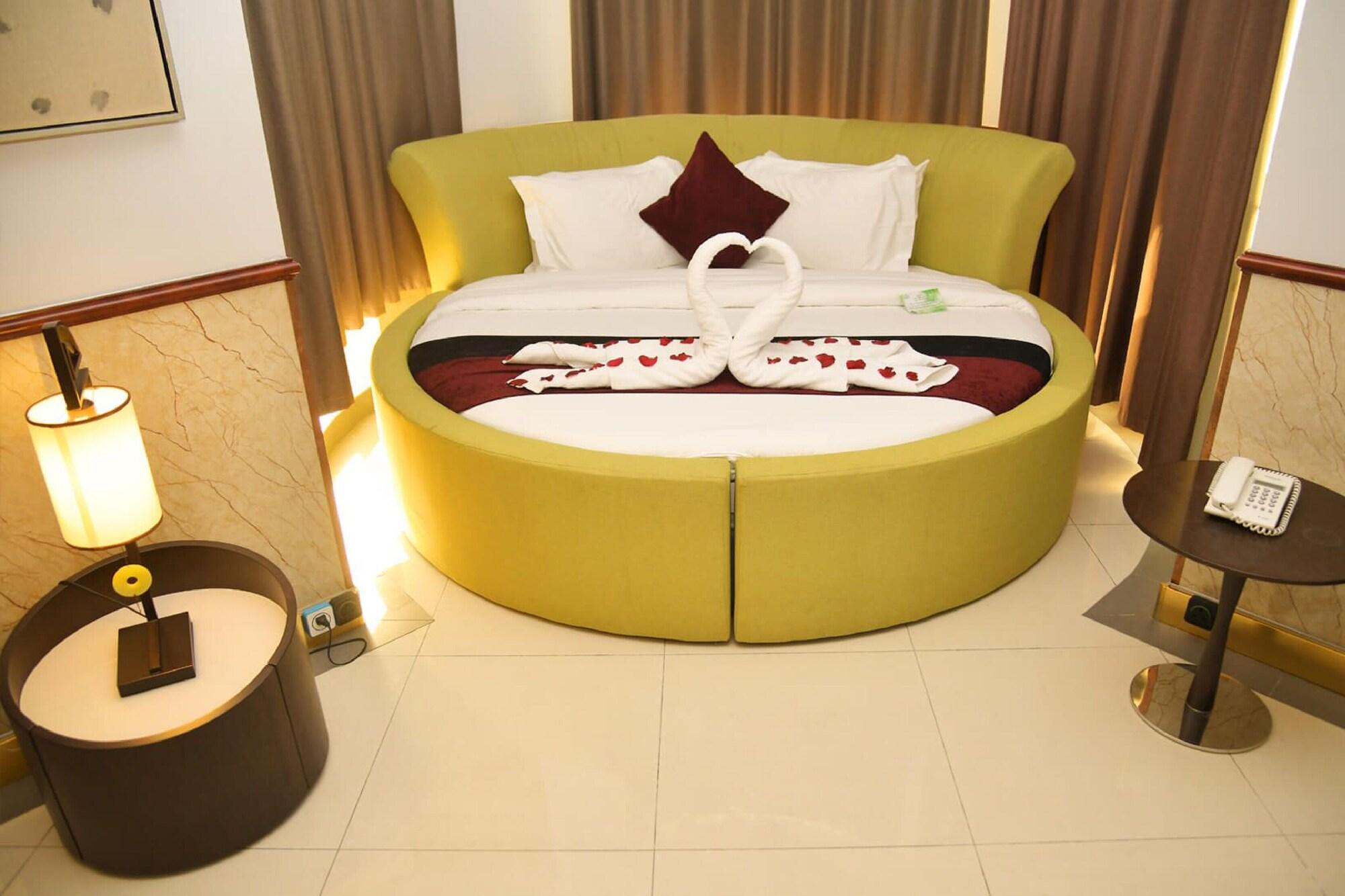 Varios Claridge Star Hotel