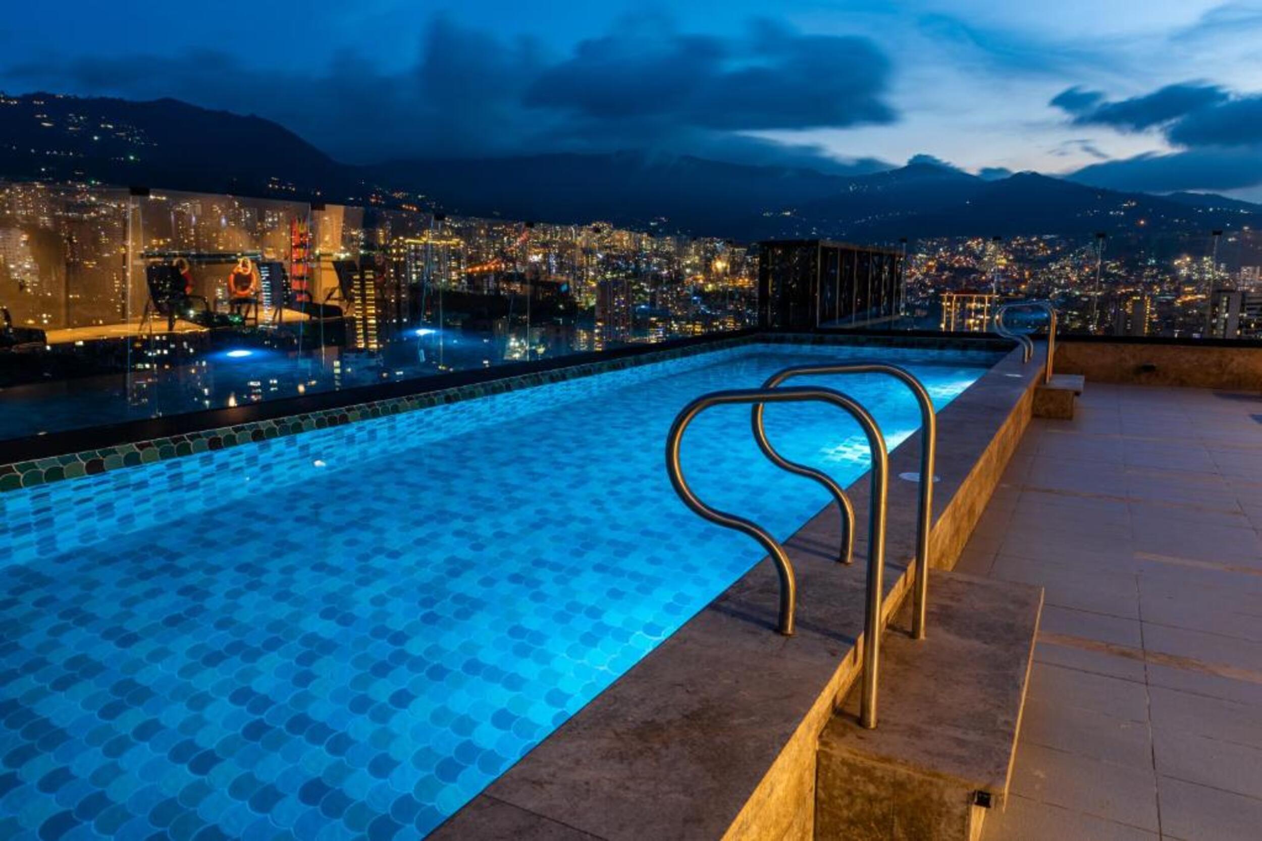 Vista Piscina Hotel York Luxury Suites Medellin by Preferred