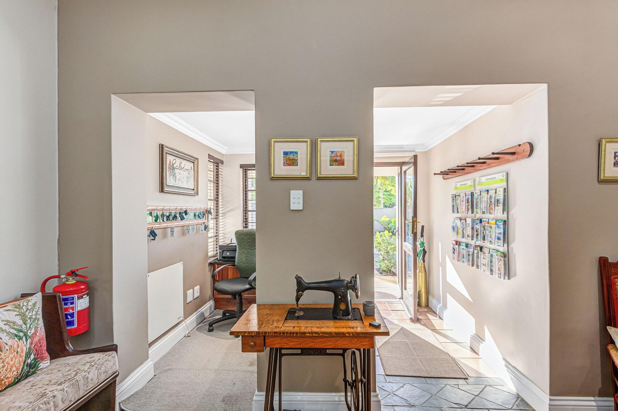 Vista Lobby Caledon 23 Guest House