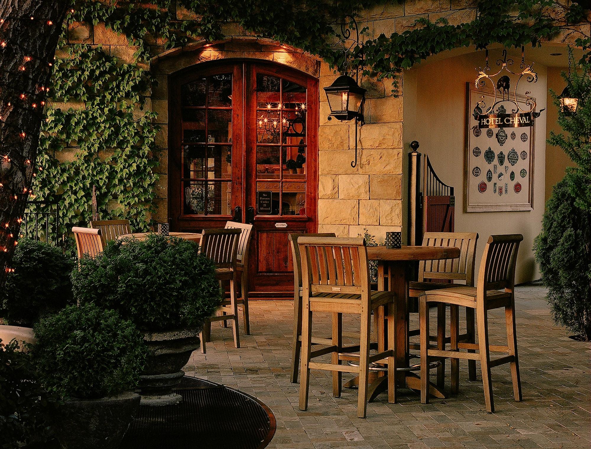 Bar/Salón Hotel Cheval
