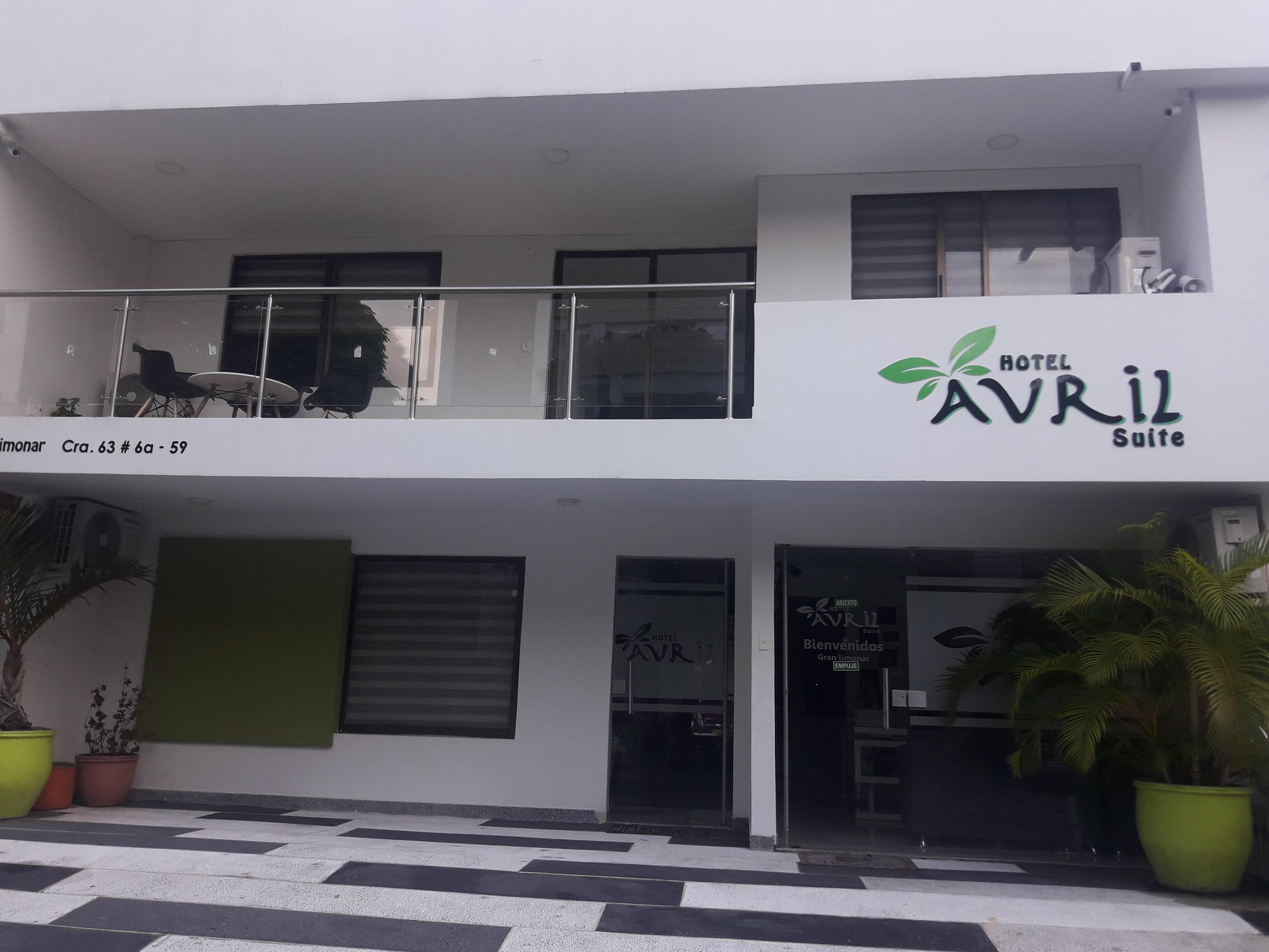 Vista Exterior Hotel Avril