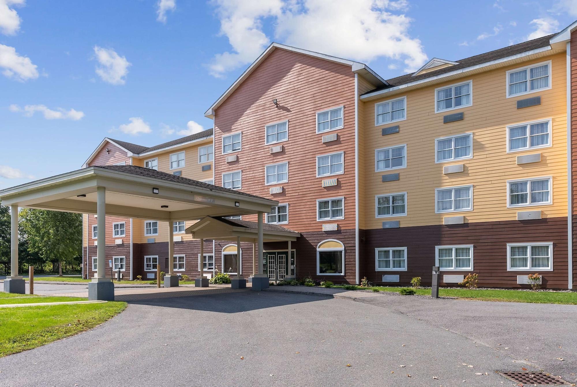 Vista Exterior Ramada by Wyndham Saco/Old Orchard Beach Area