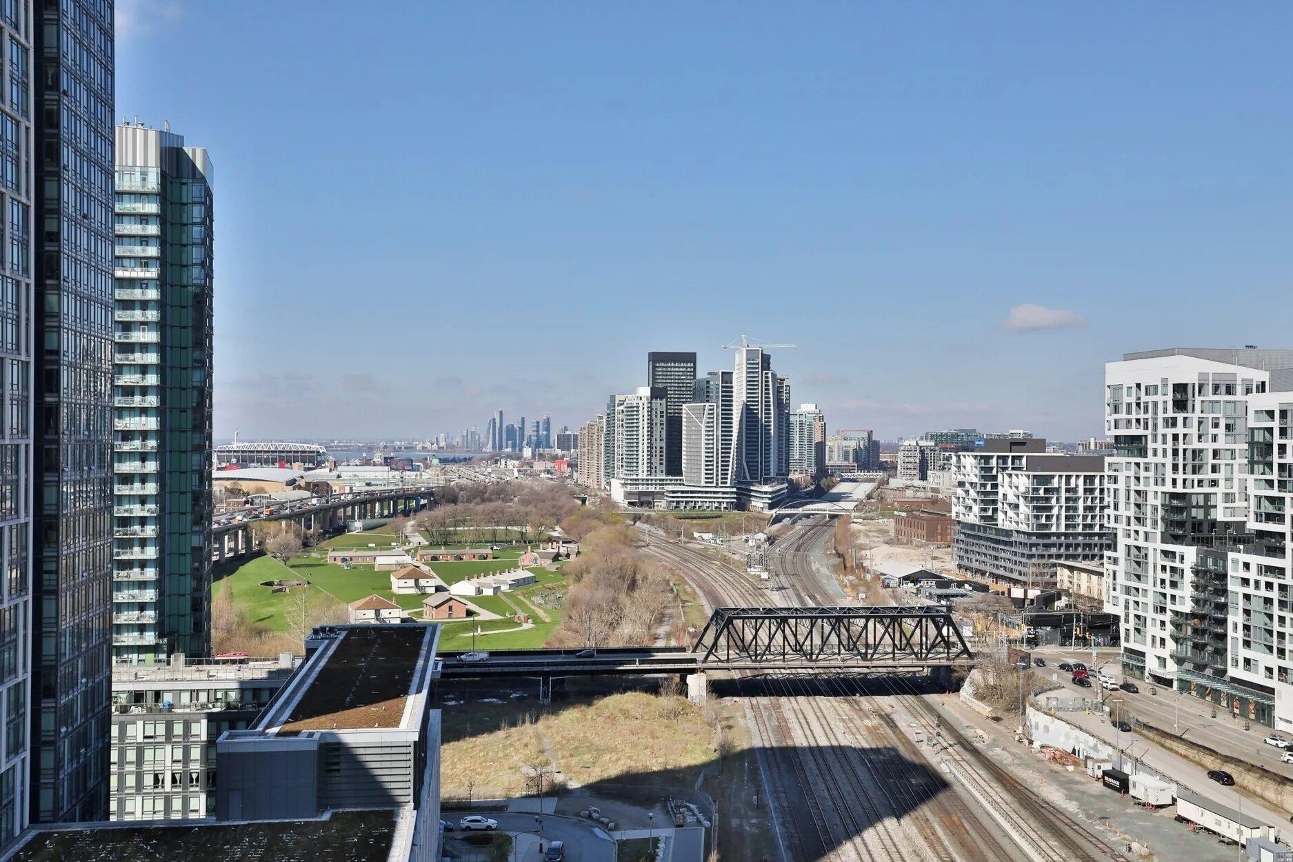 Varios Downtown Toronto Hotel and Suites