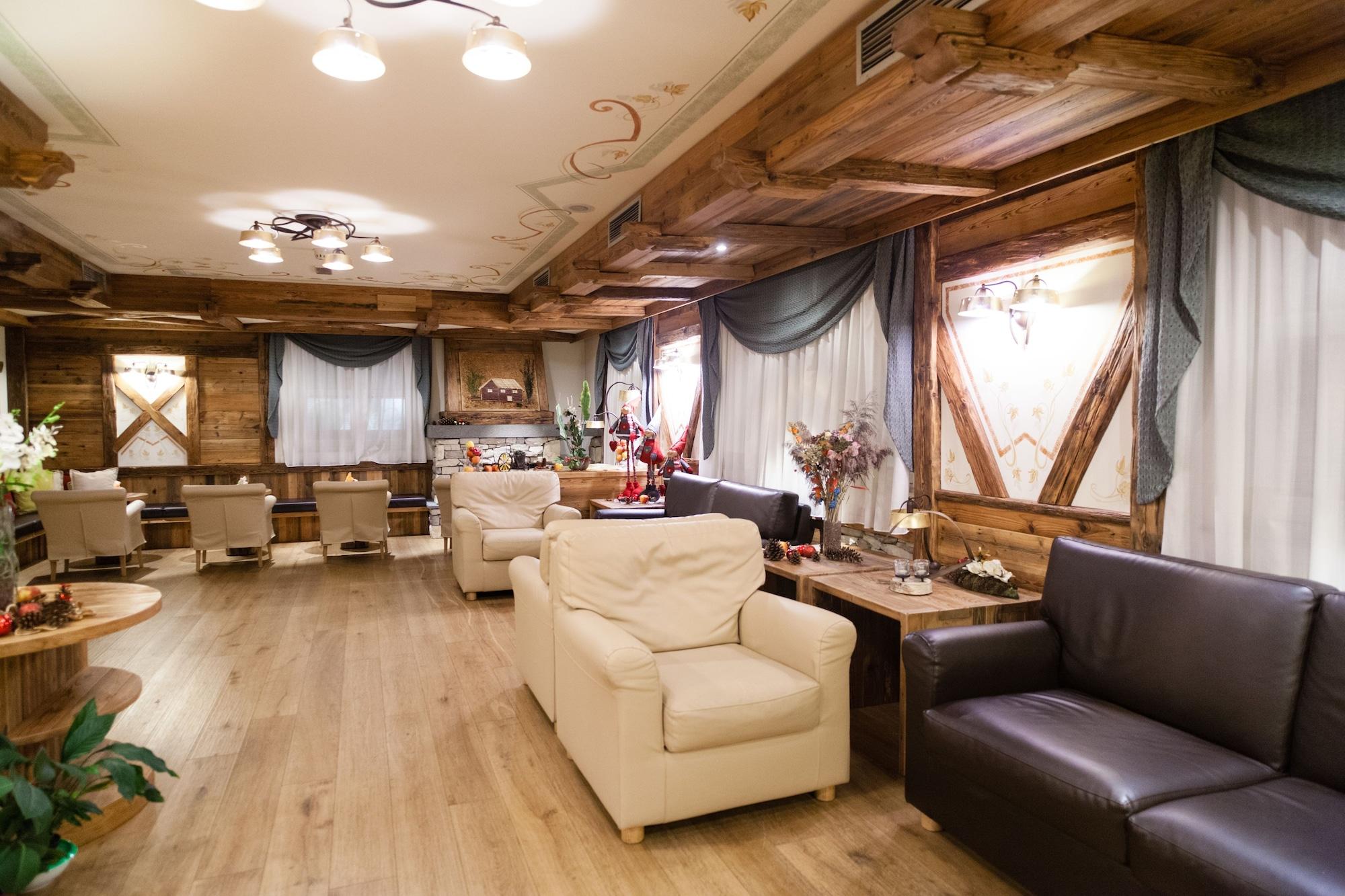 Vista Lobby AlpHoliday Dolomiti Wellness