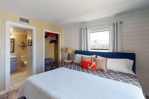 Alquiler Vacacional - Nautical Nook: 1B/2B with Oversized Balcony