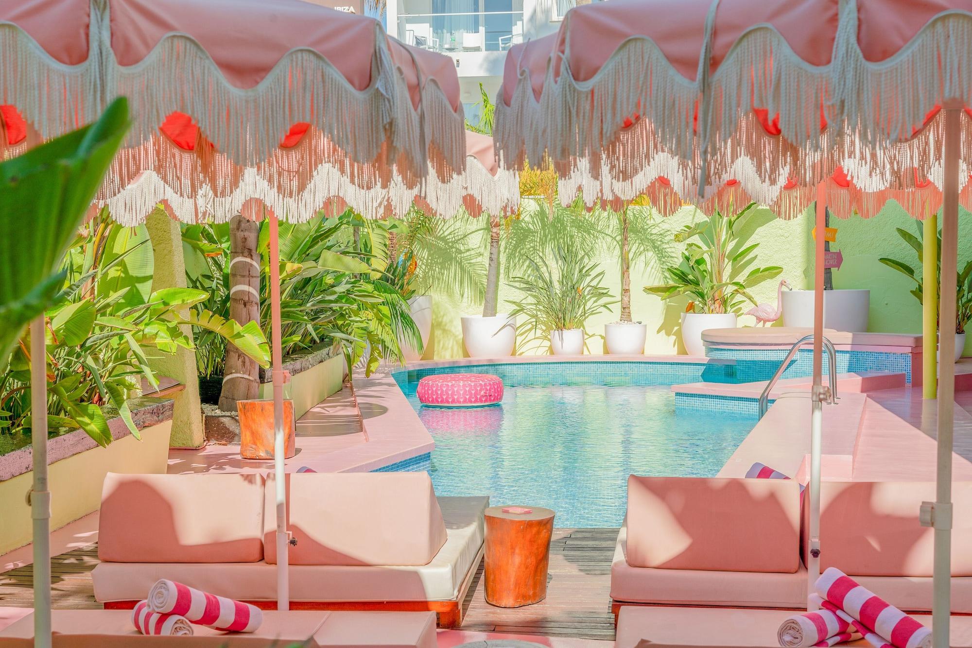 Vista Piscina Tropicana Ibiza Suites - Adults Only