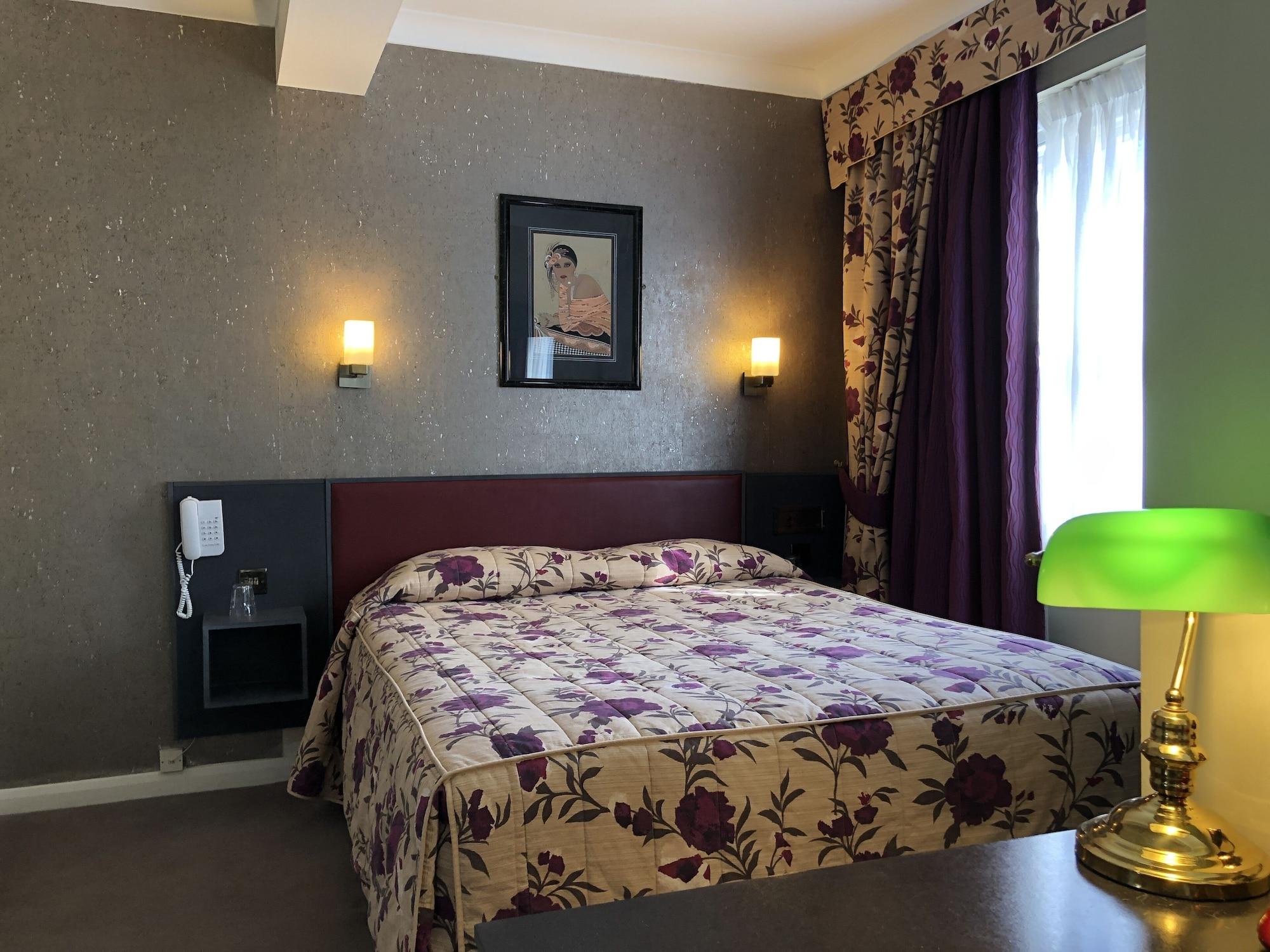 Varios Mitre House Hotel
