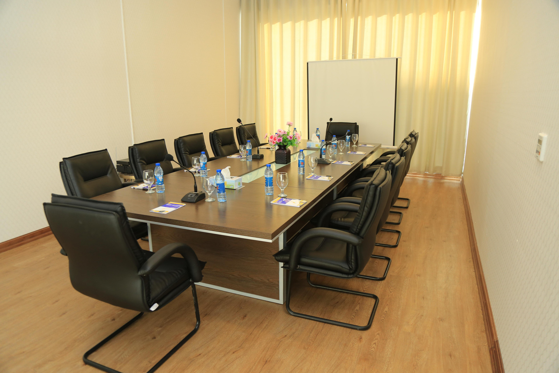 Centro de Negocios Al Dyafa Hotel Suites