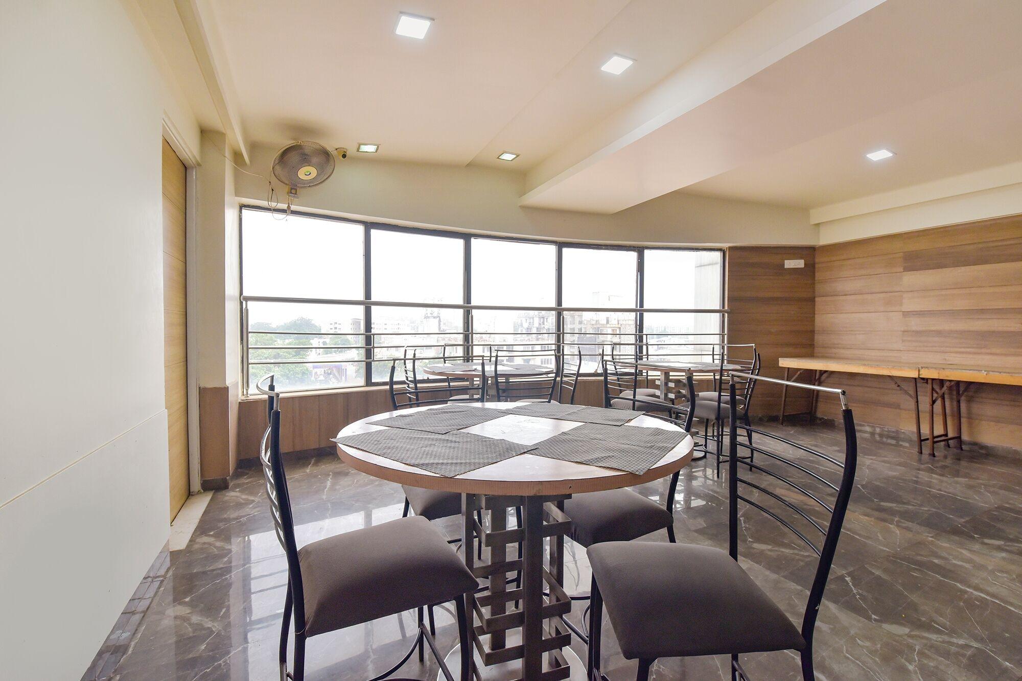 Restaurant Fabhotel Soham Palace